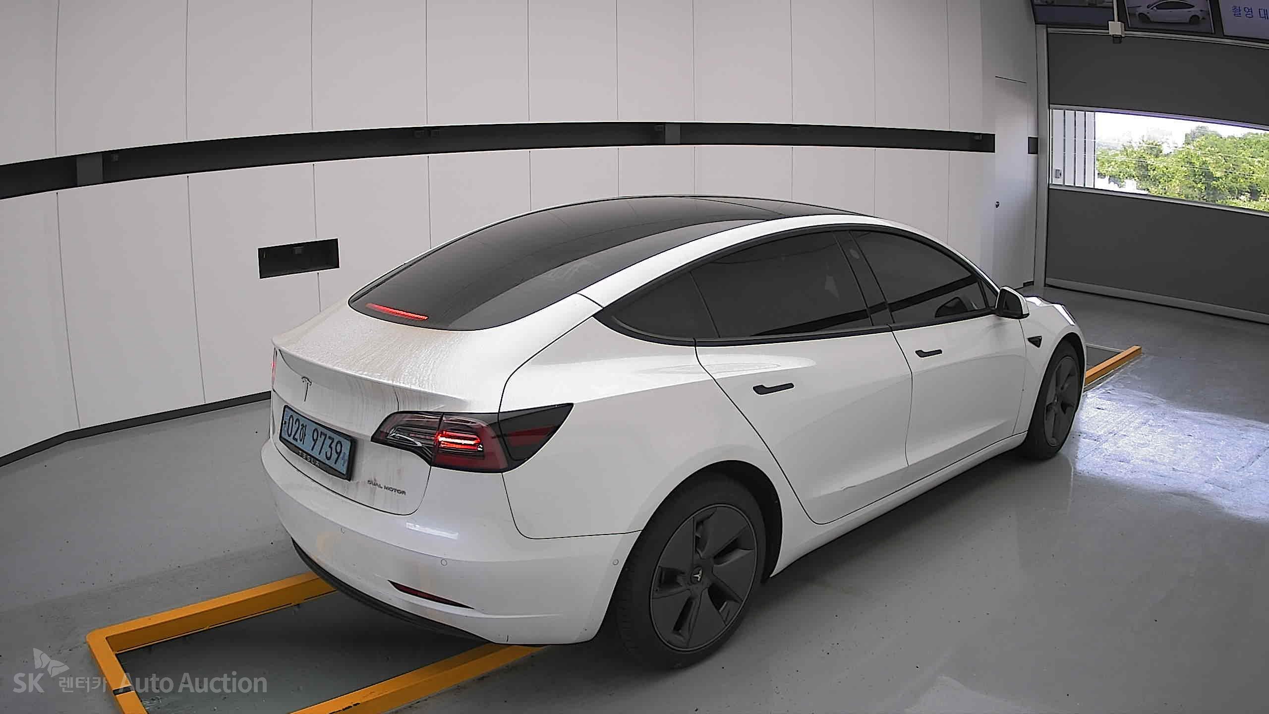 2022 - tesla model 3
