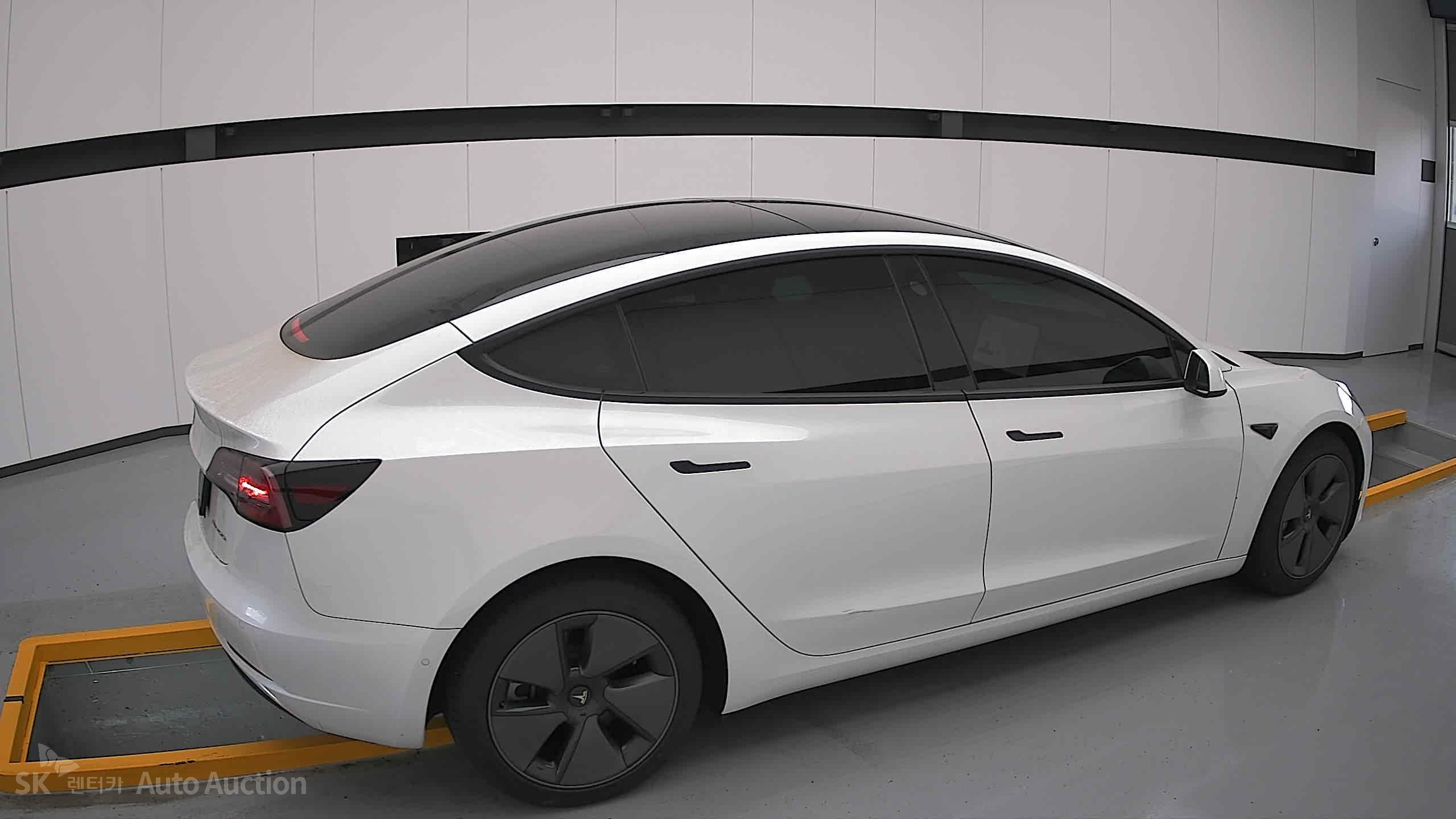 2022 - tesla model 3