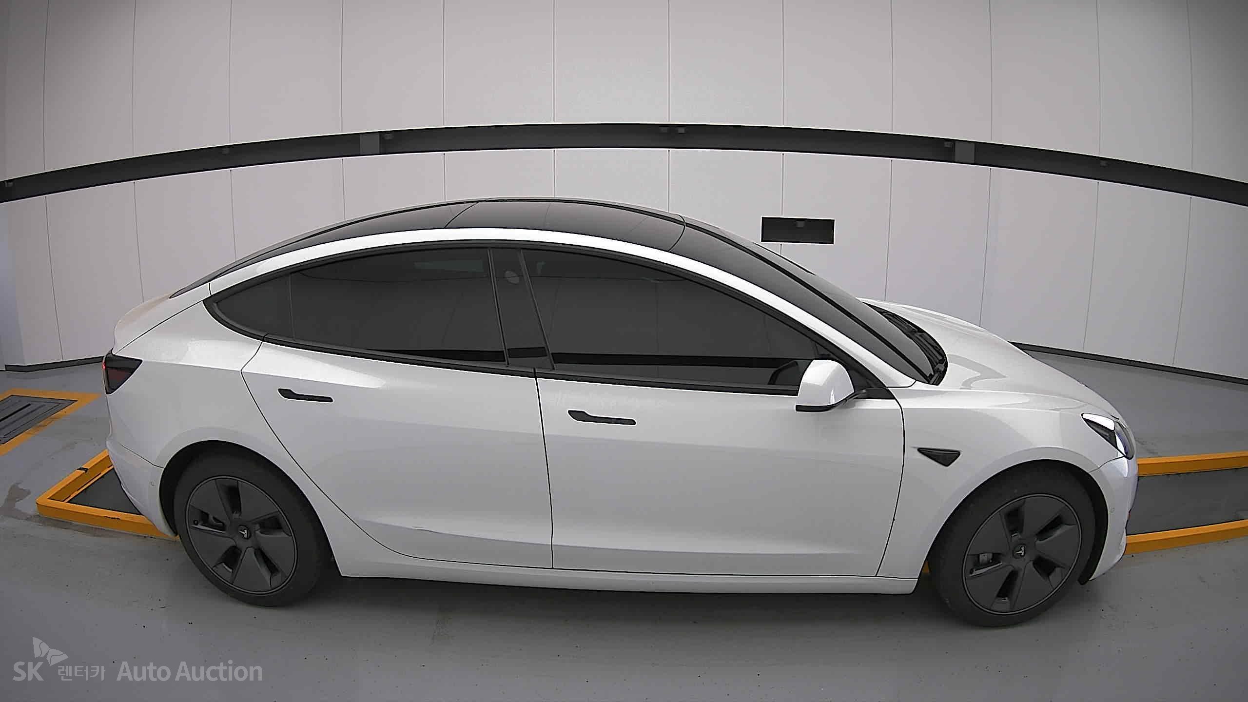 2022 - tesla model 3