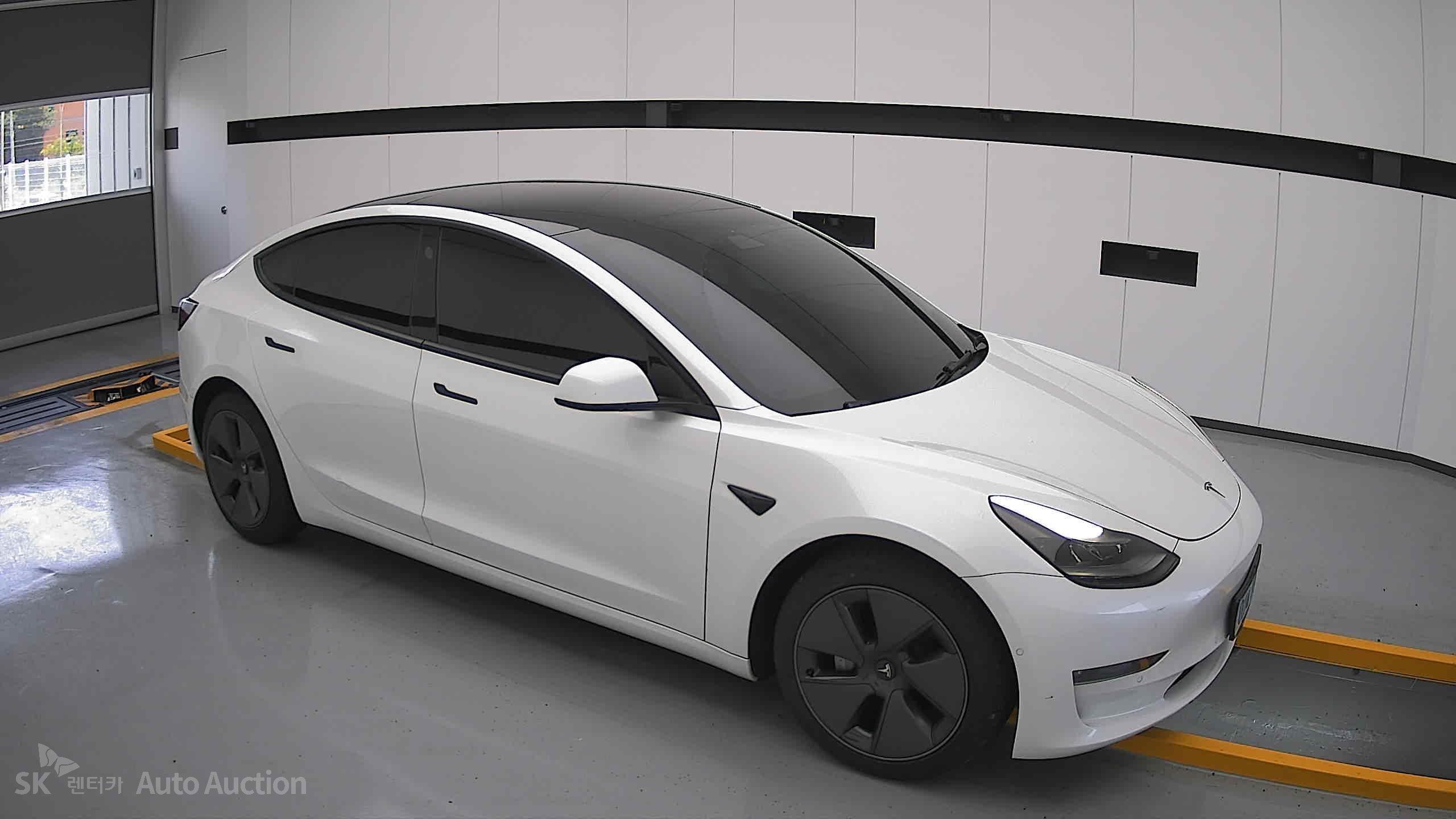 2022 - tesla model 3