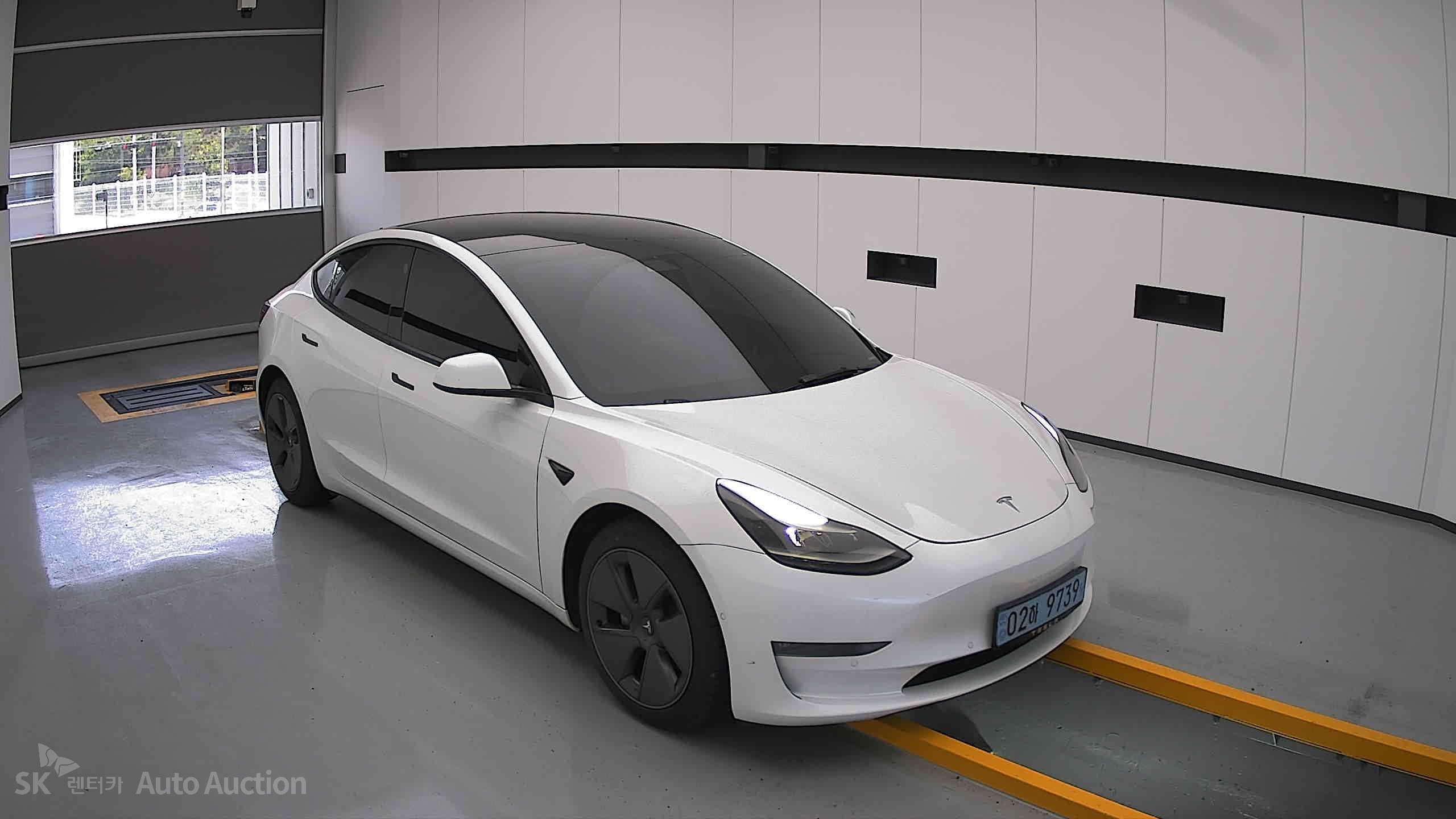 2022 - tesla model 3