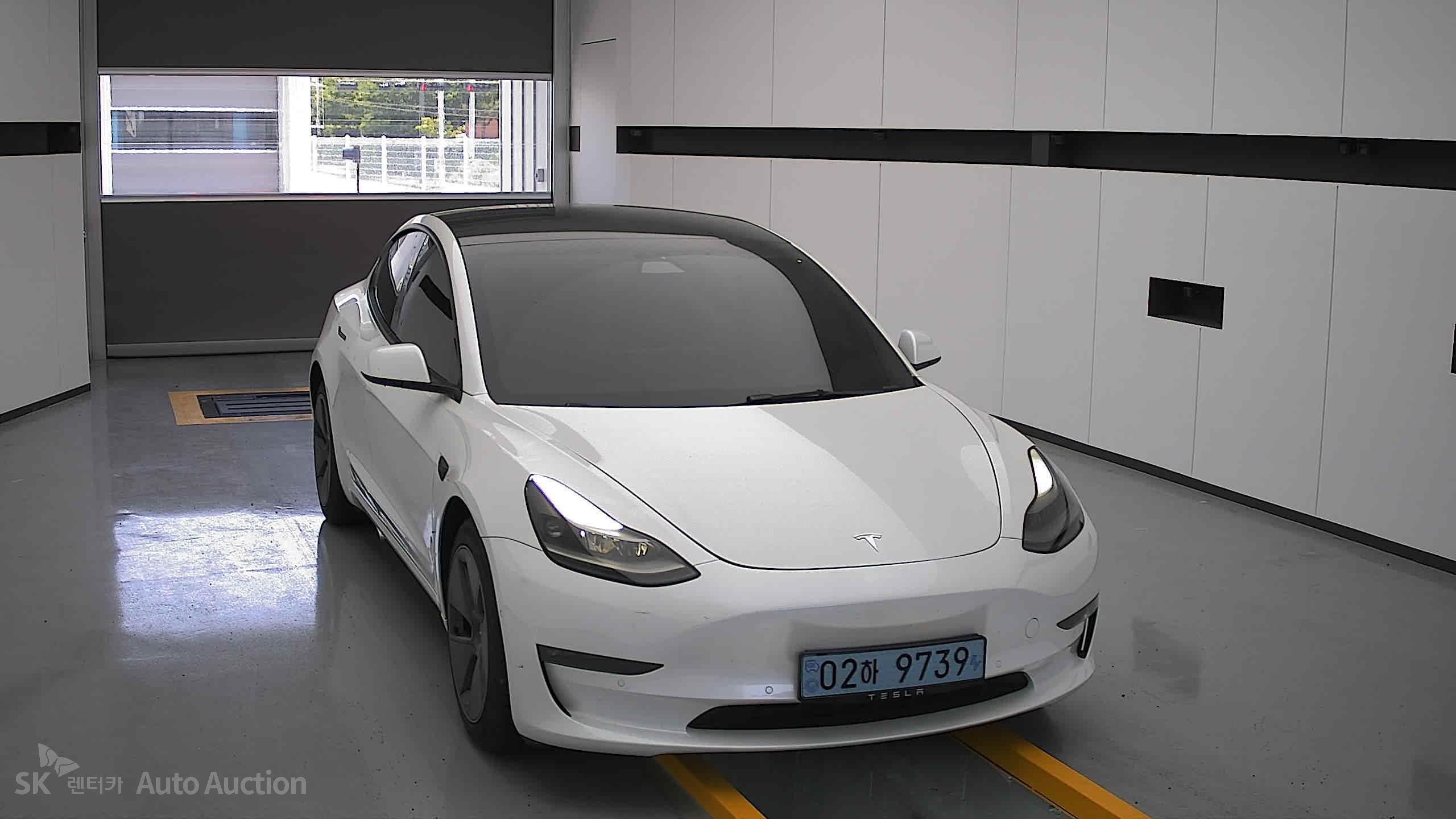 2022 - tesla model 3