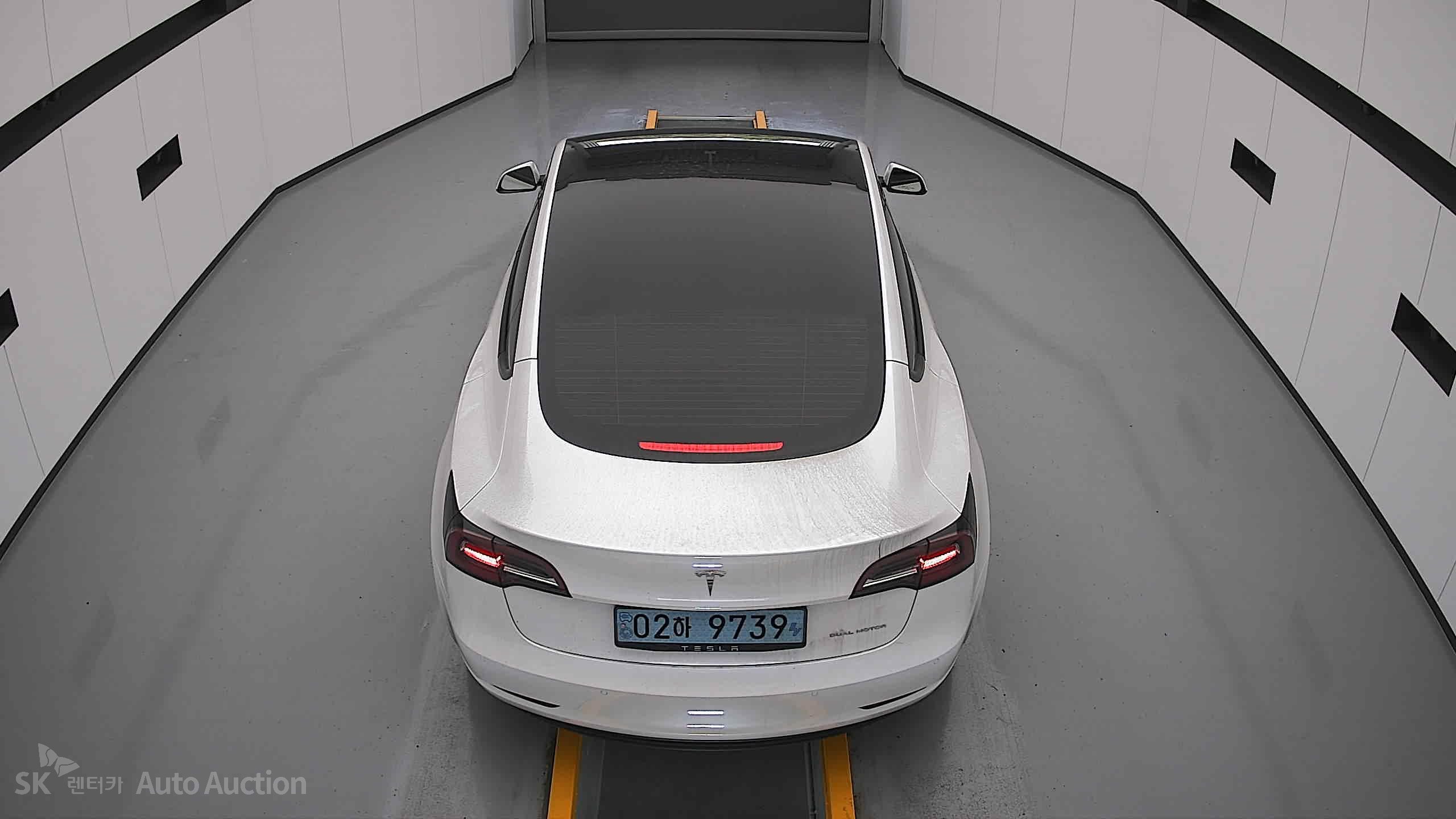 2022 - tesla model 3