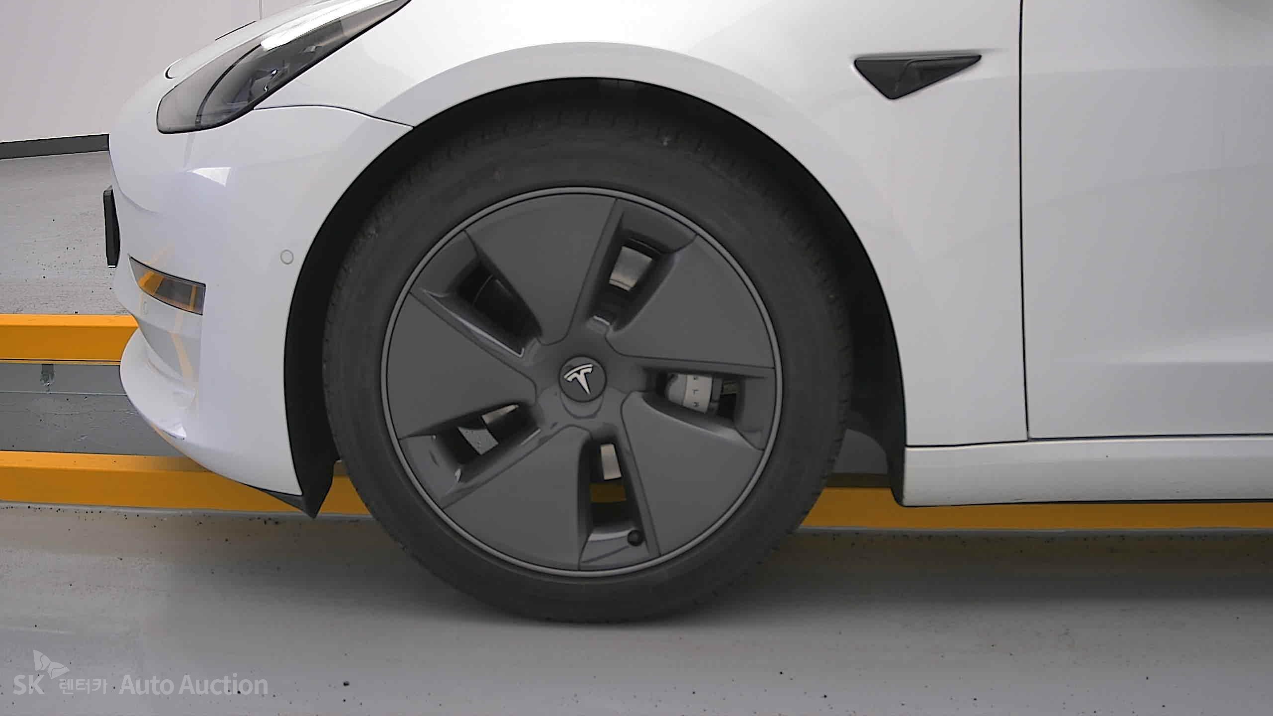 2022 - tesla model 3