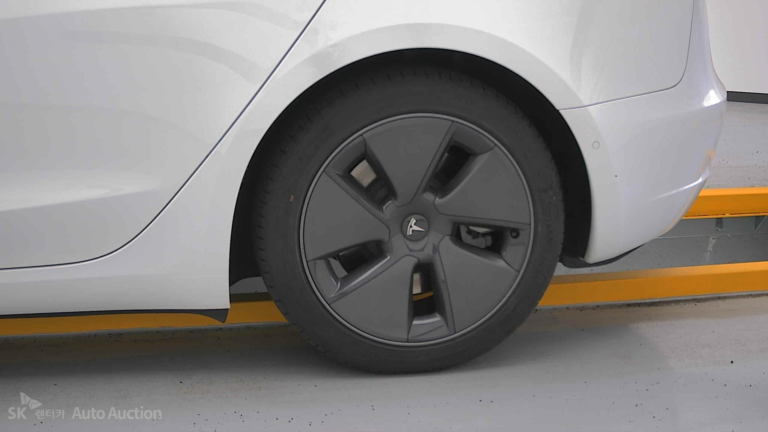 2022 - tesla model 3