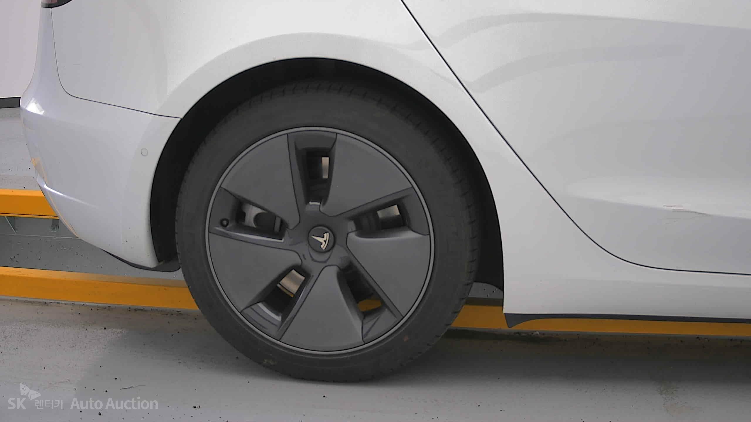 2022 - tesla model 3