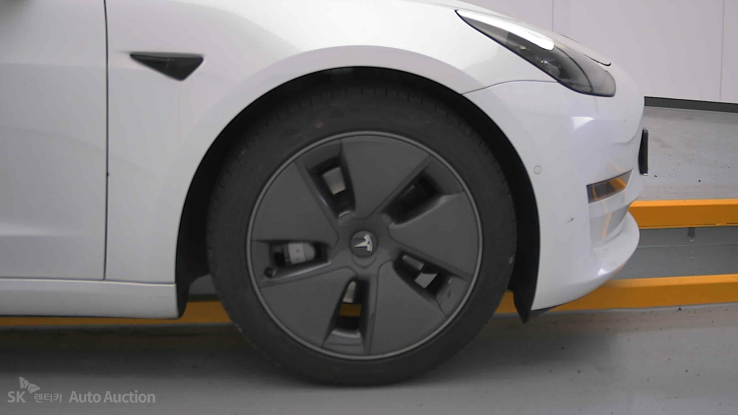 2022 - tesla model 3