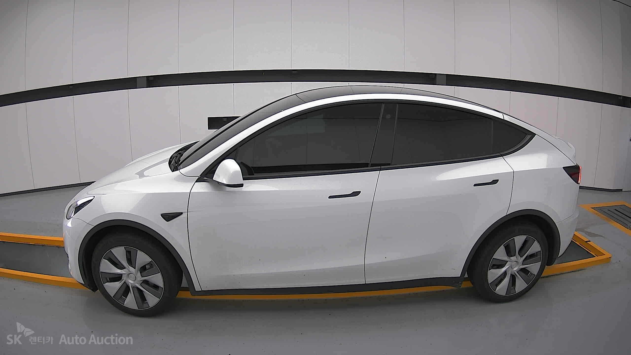 2022 - tesla model y
