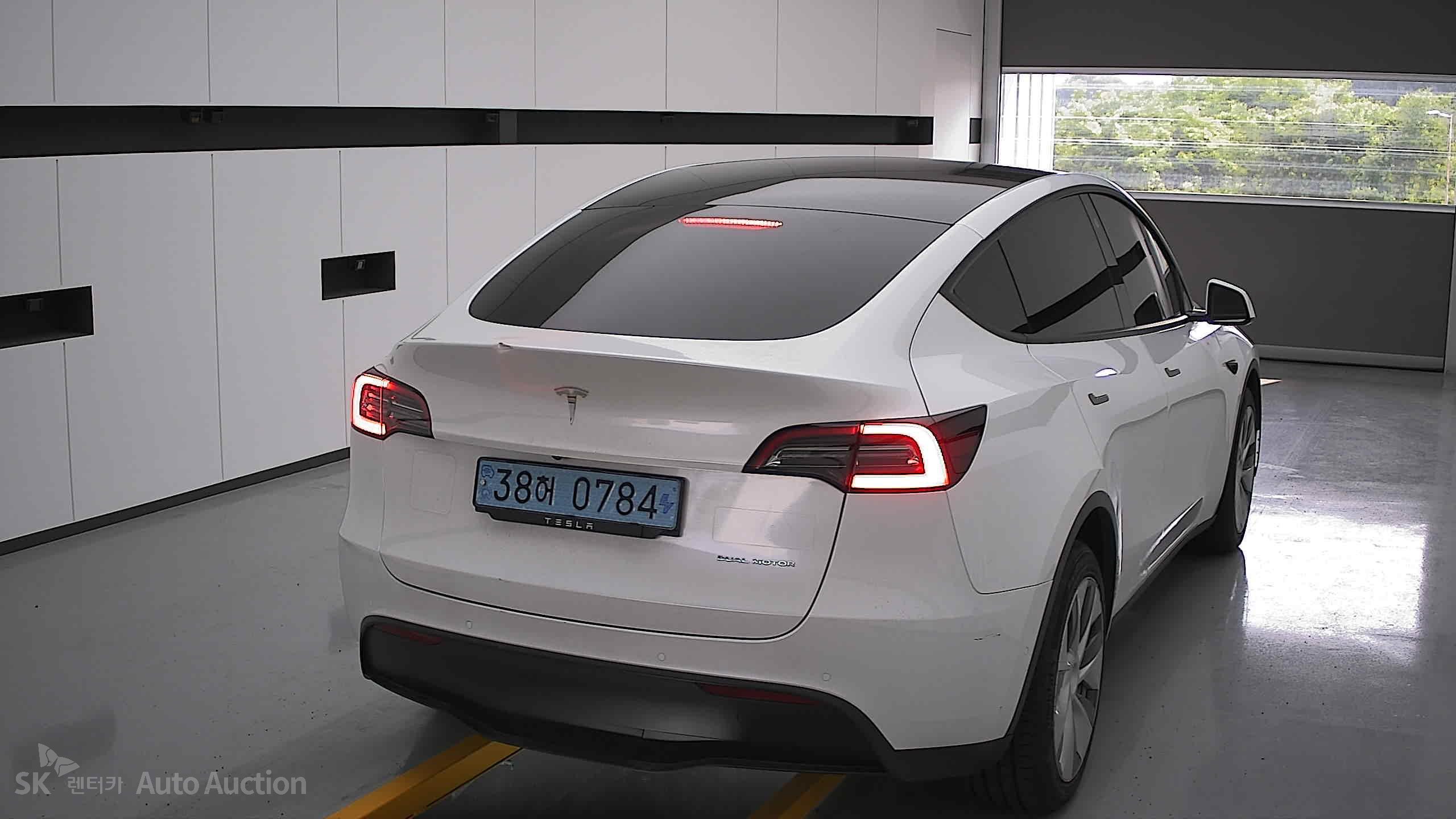 2022 - tesla model y