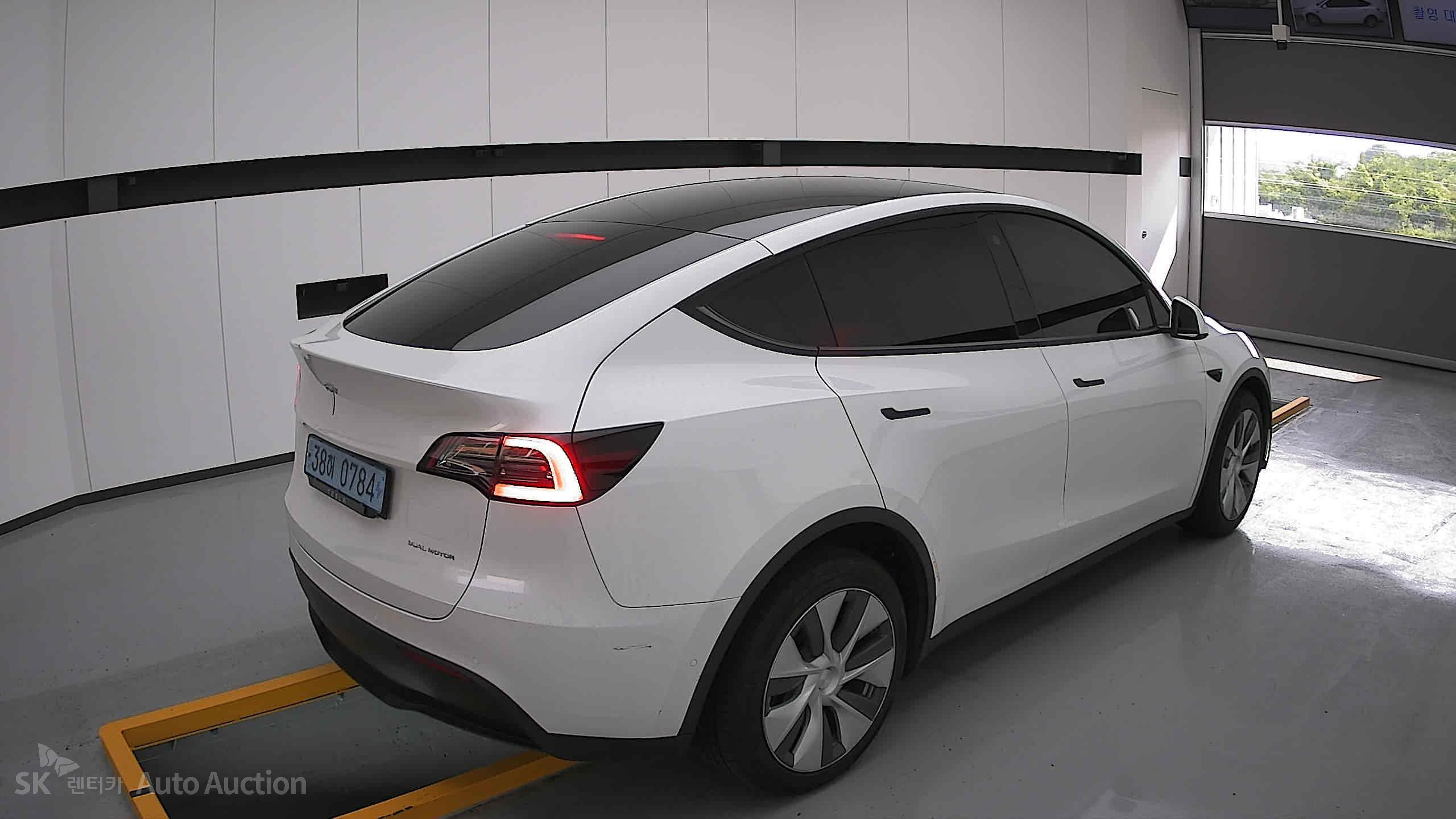 2022 - tesla model y