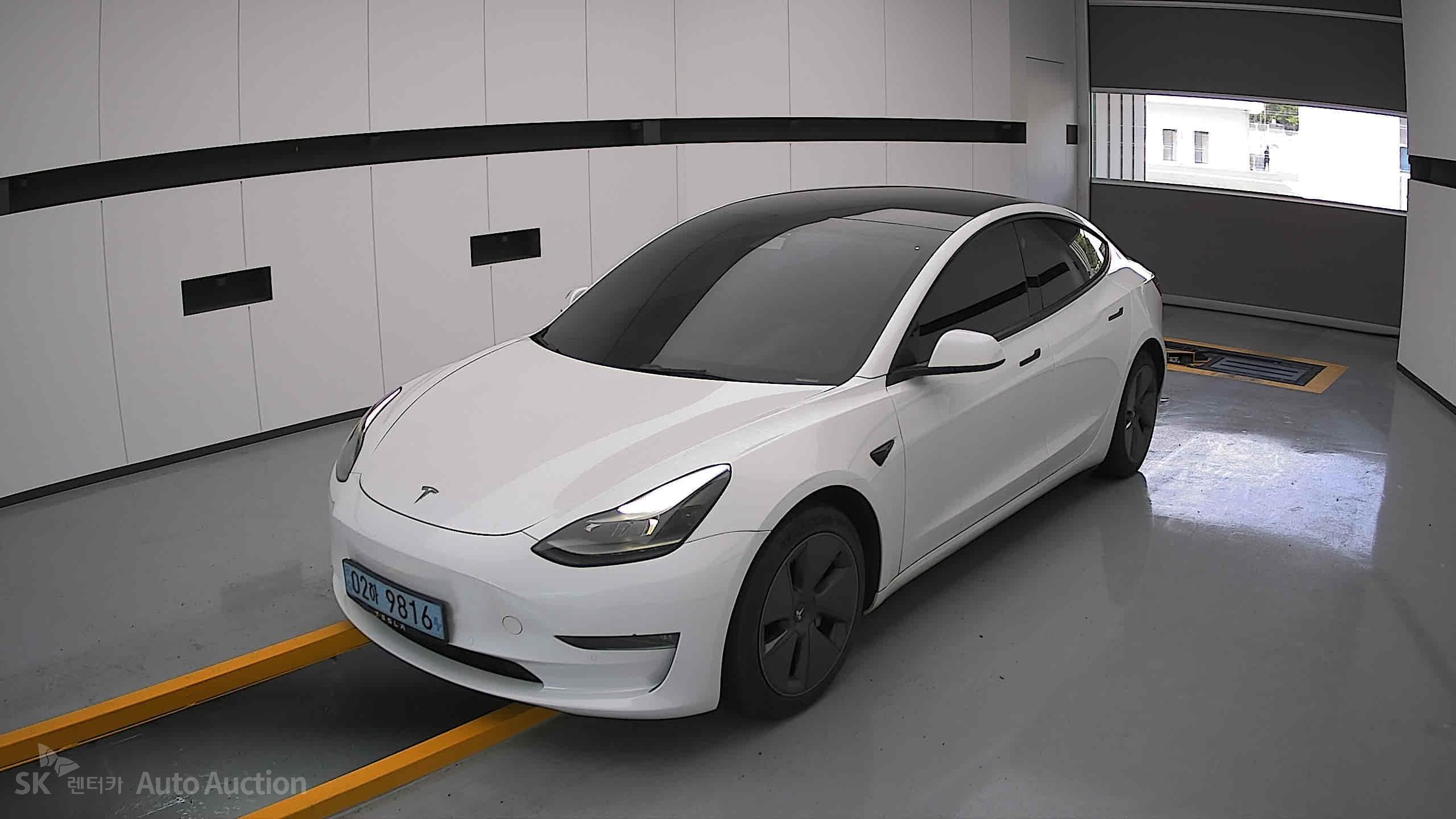 2022 - tesla model 3