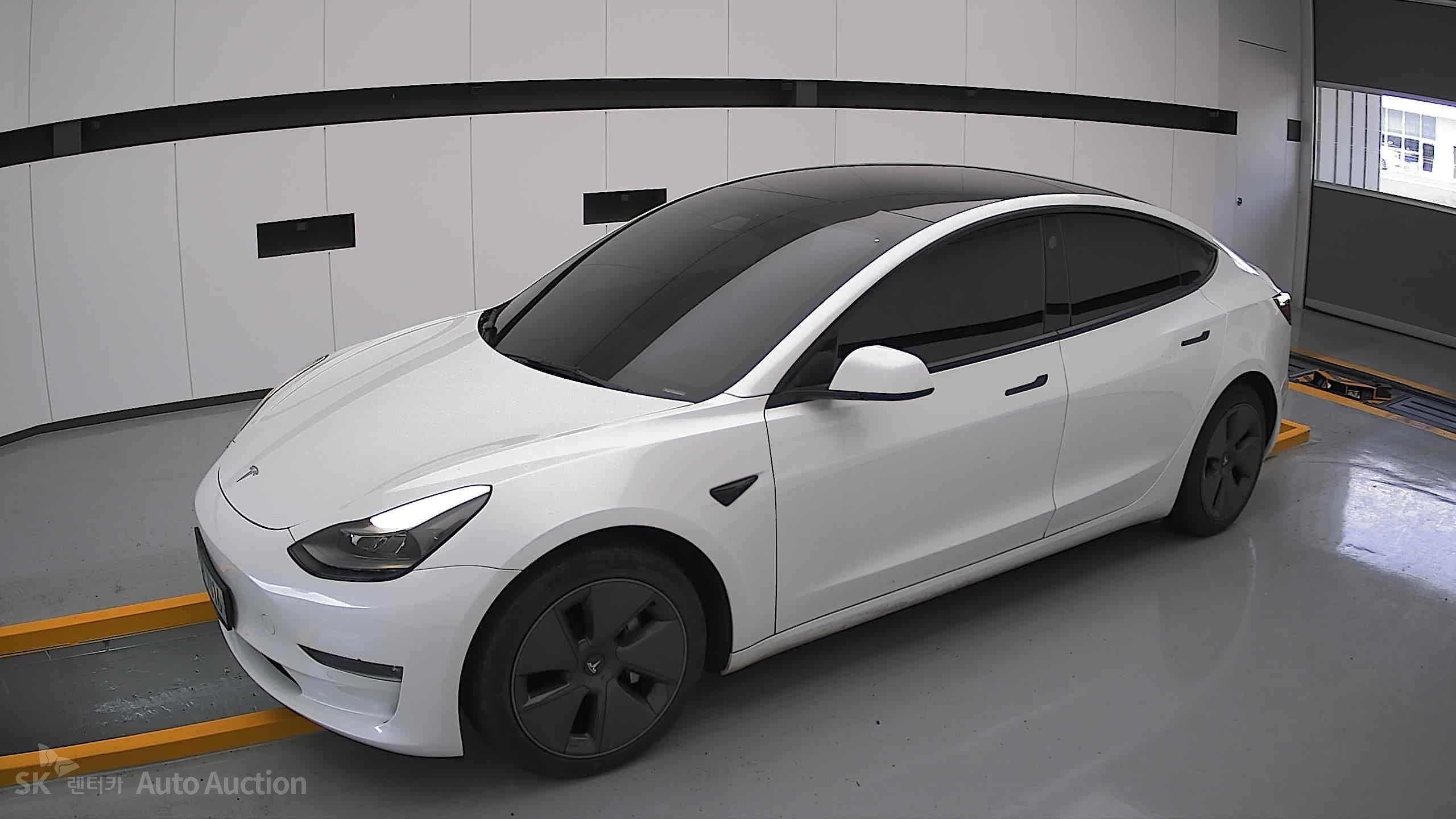 2022 - tesla model 3