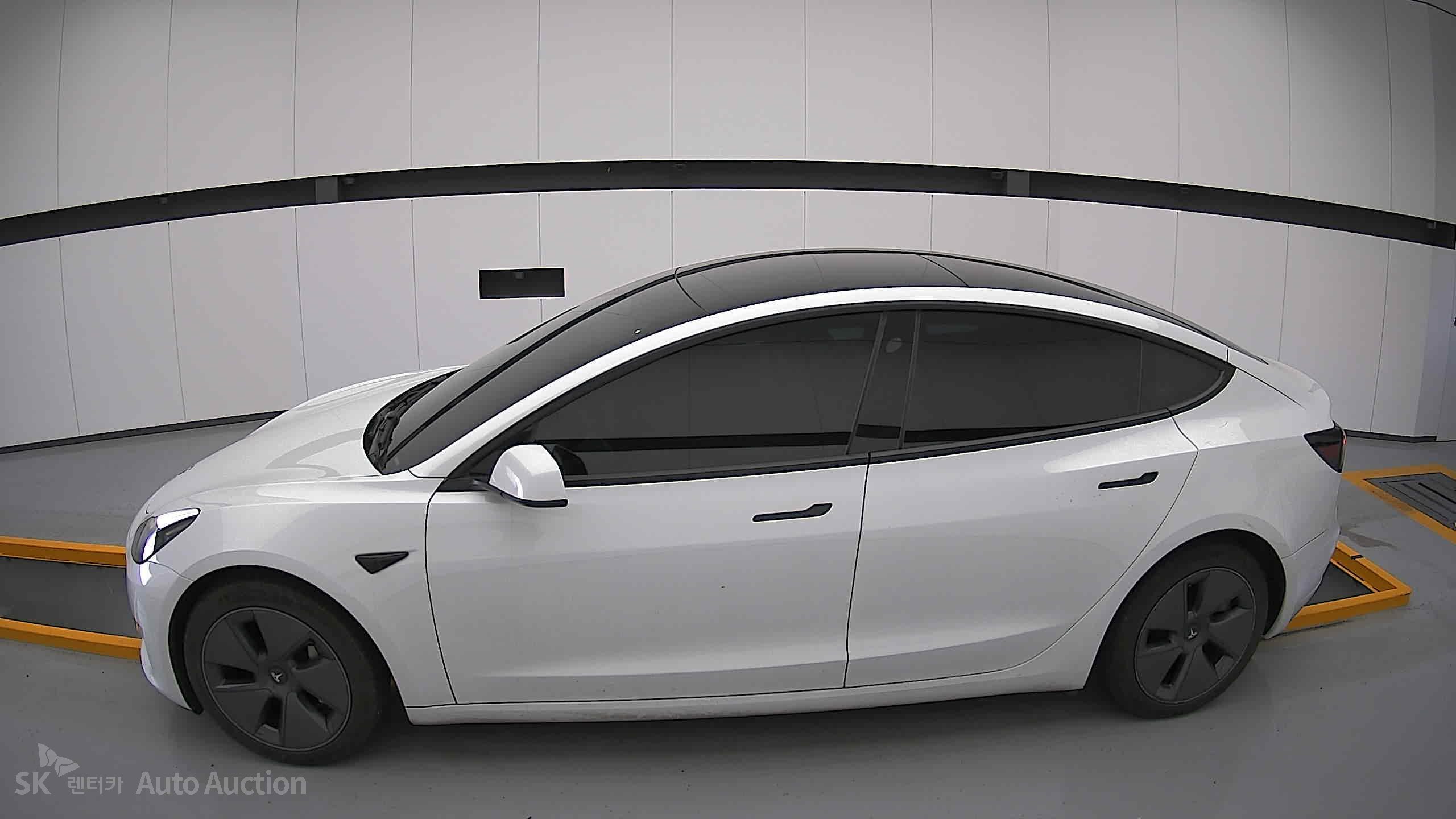 2022 - tesla model 3