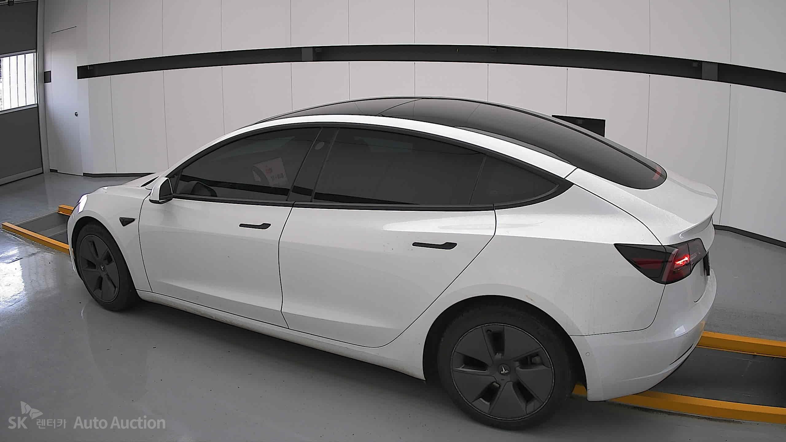 2022 - tesla model 3