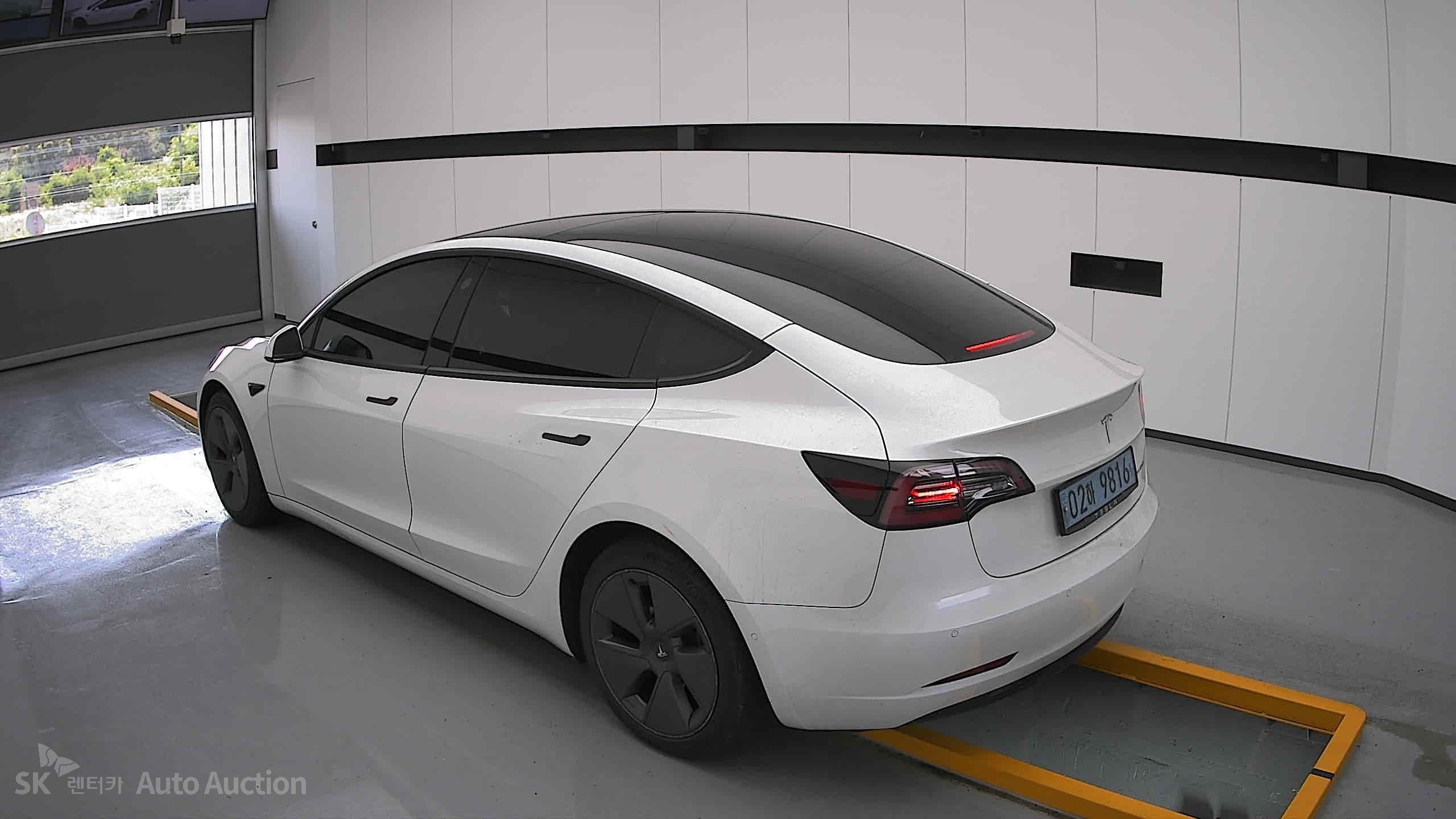 2022 - tesla model 3