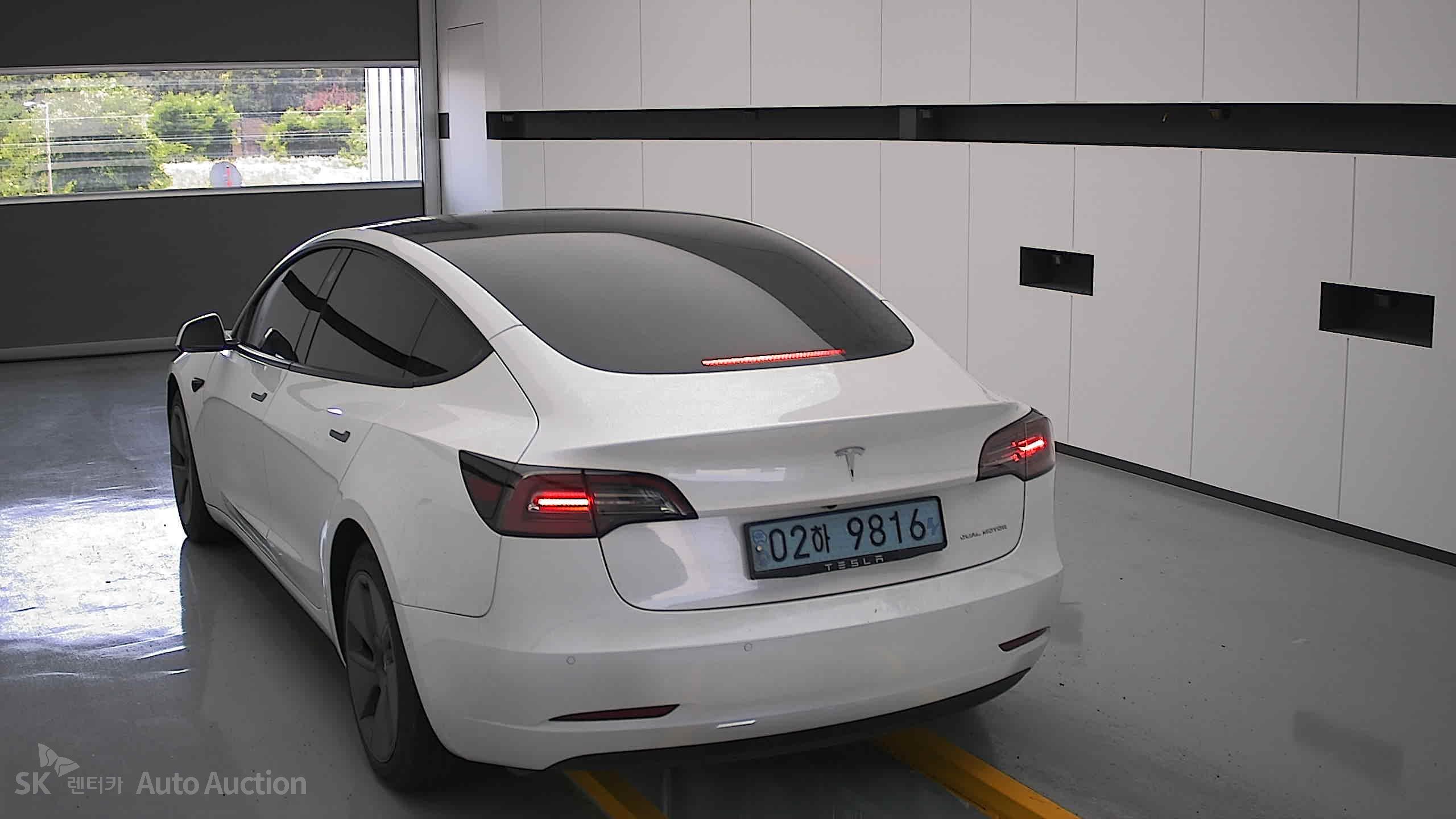 2022 - tesla model 3