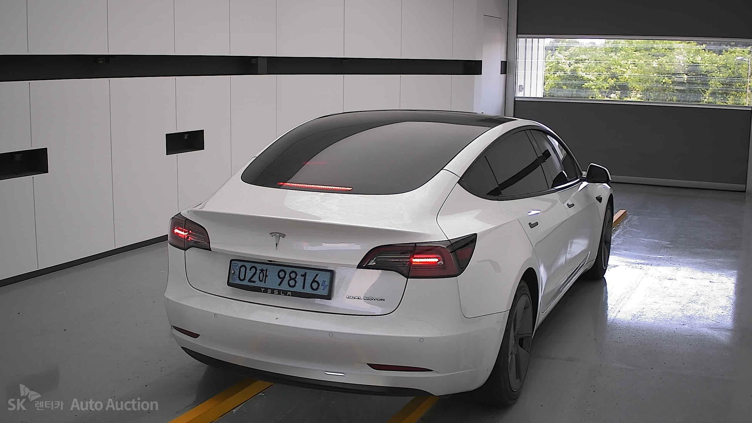 2022 - tesla model 3