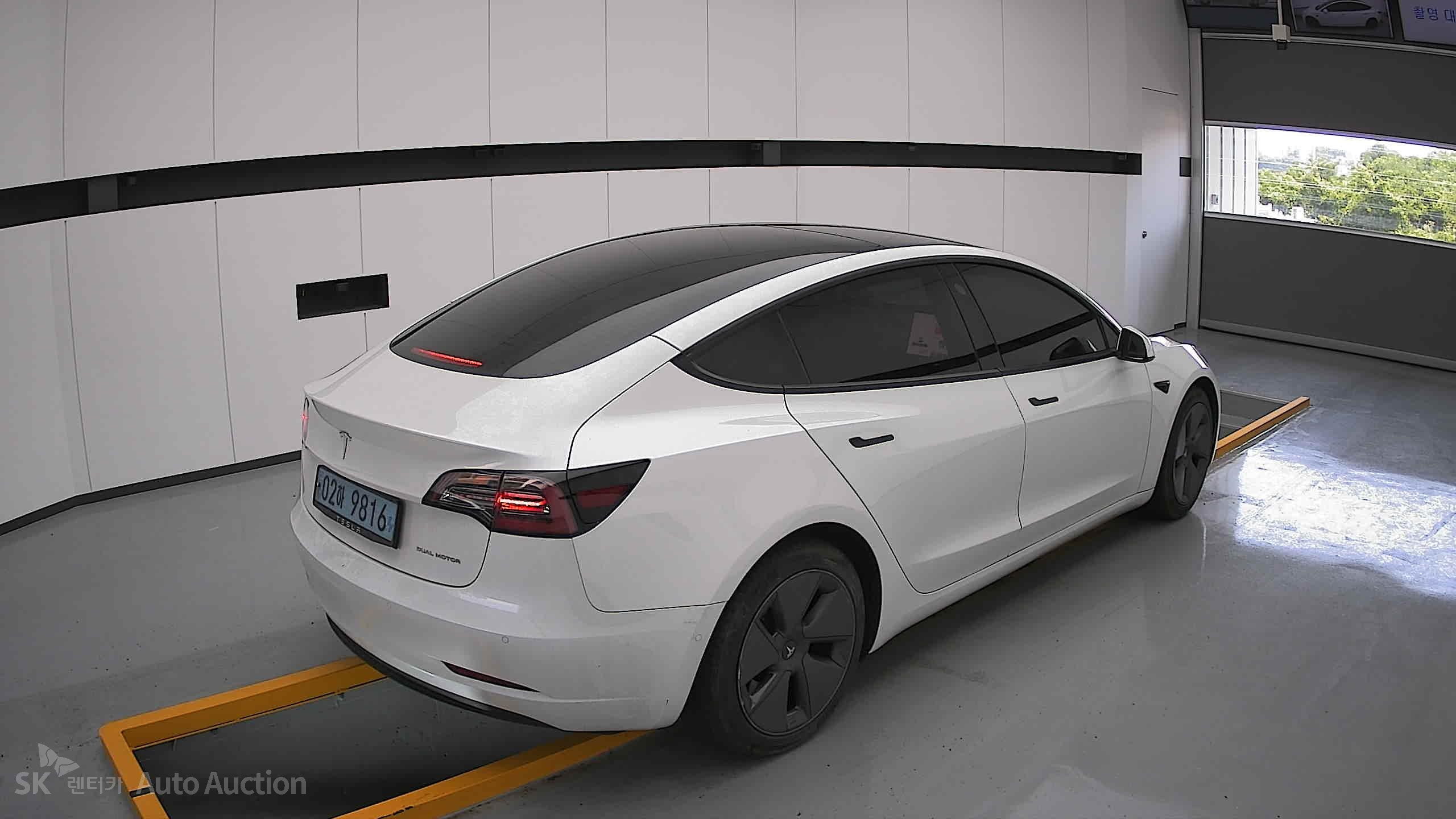 2022 - tesla model 3