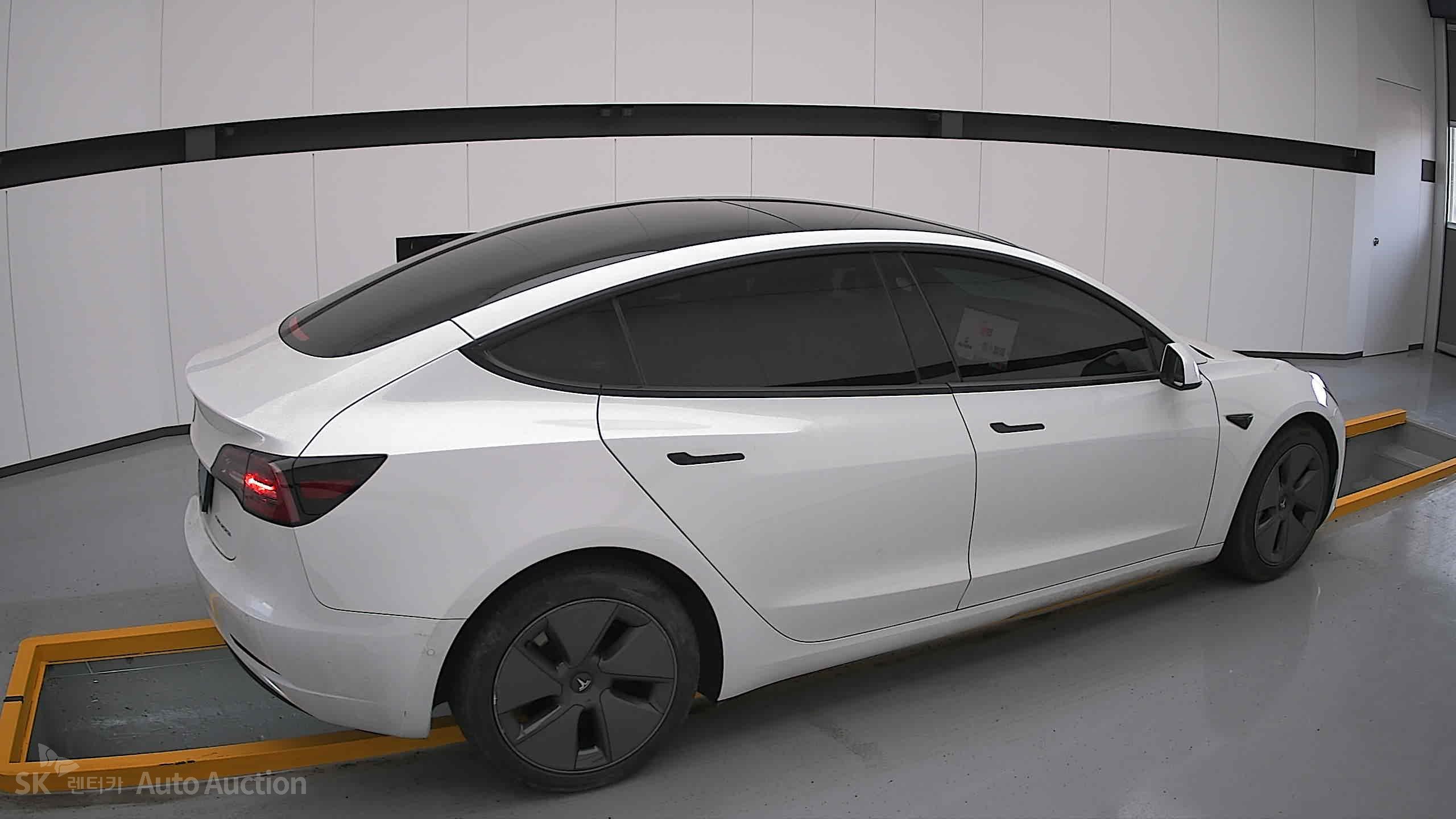 2022 - tesla model 3