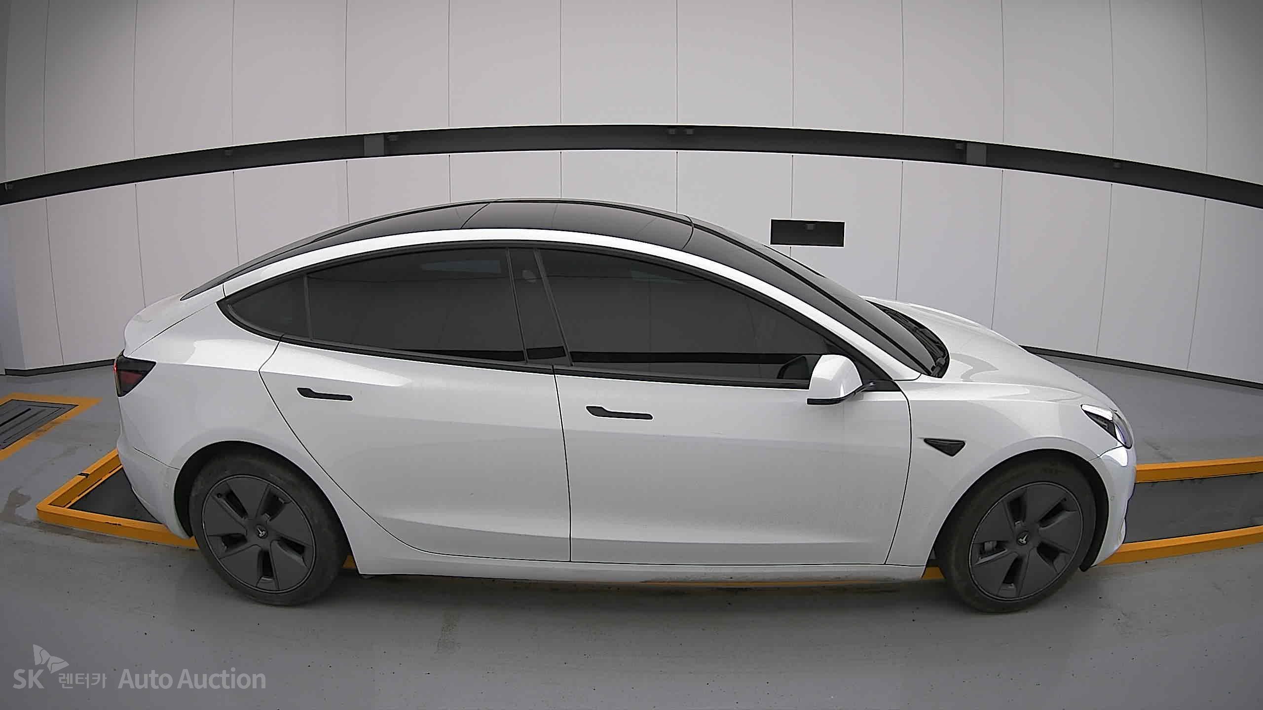 2022 - tesla model 3