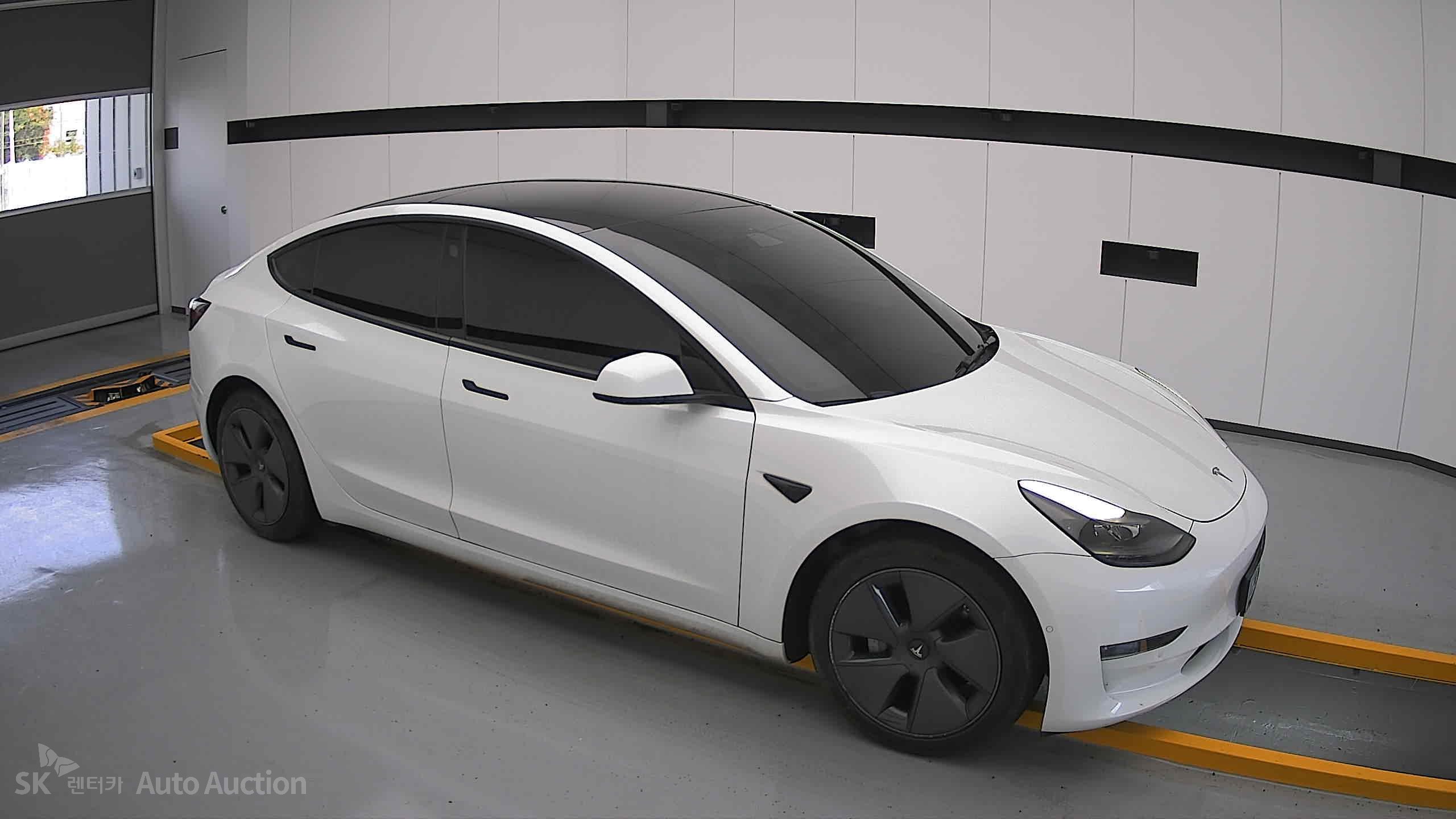 2022 - tesla model 3