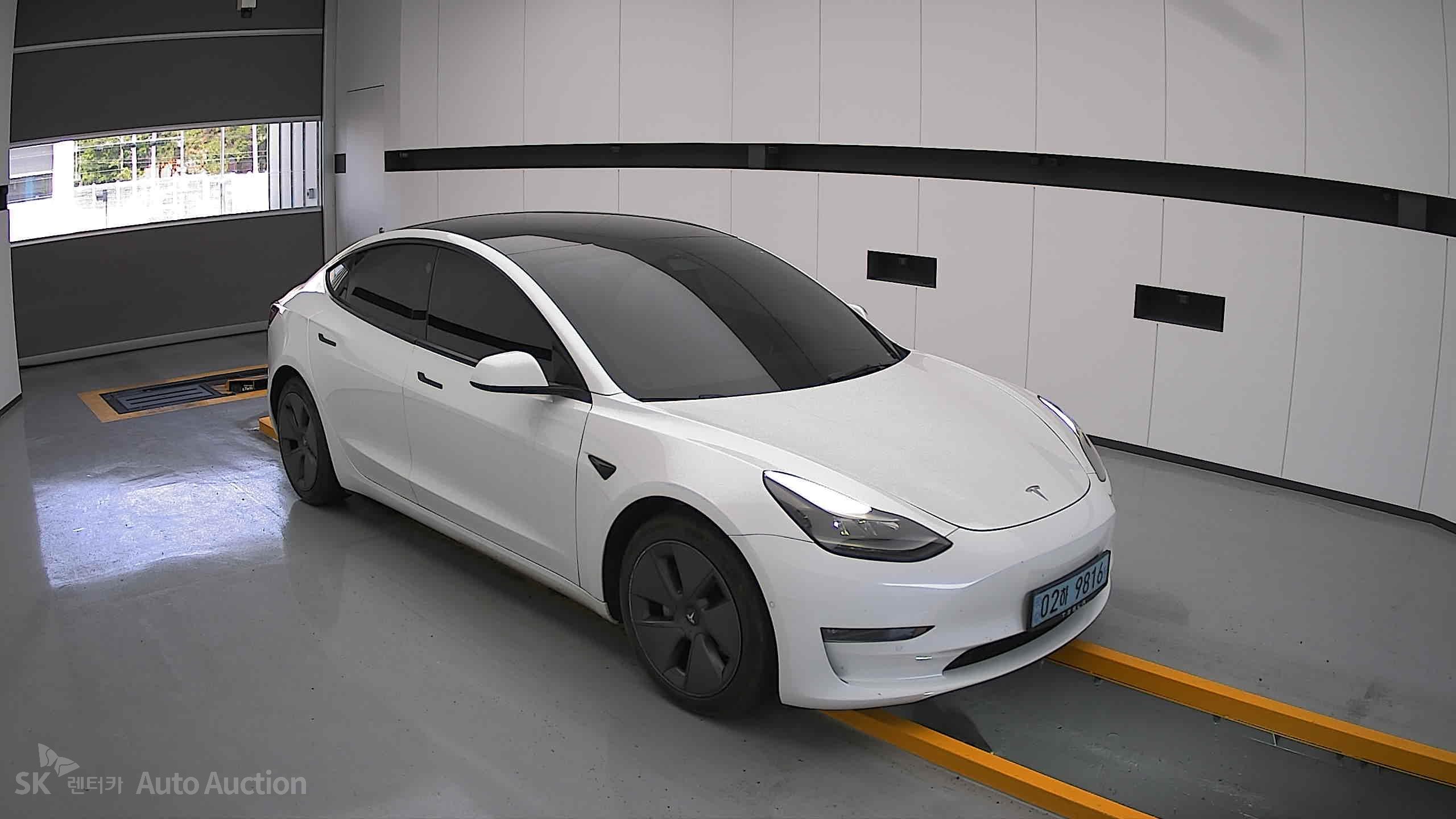 2022 - tesla model 3