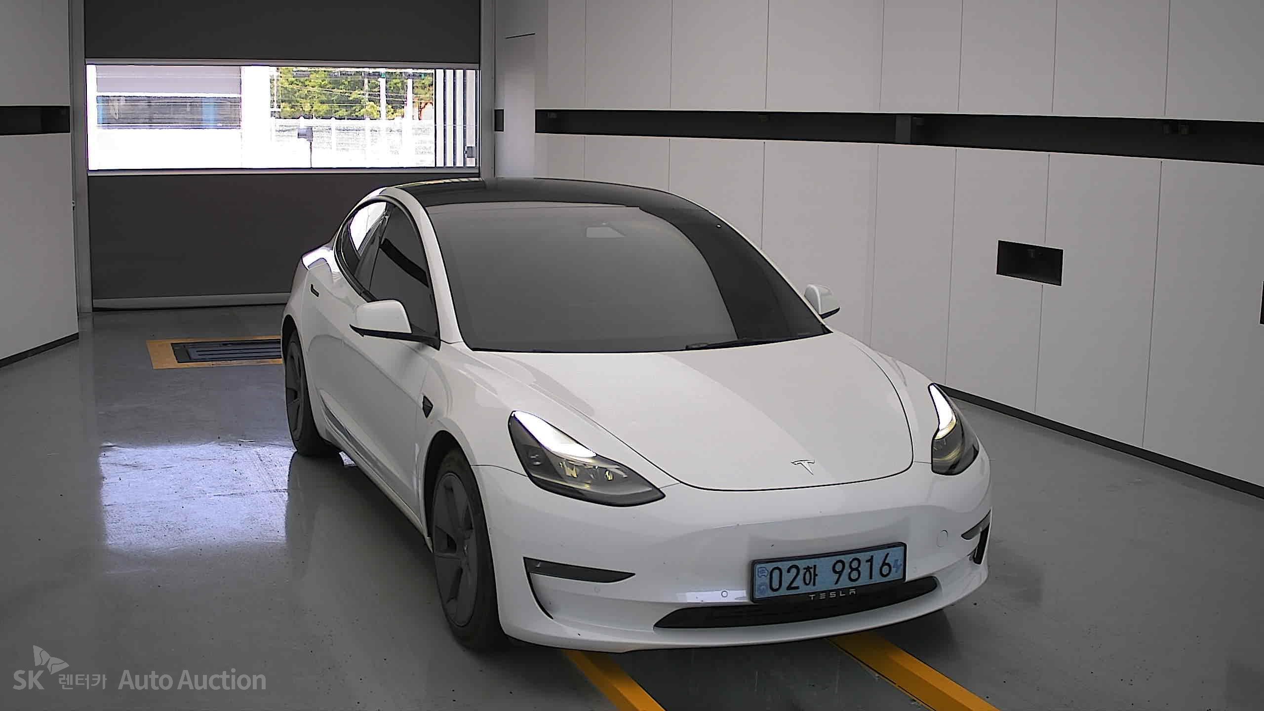 2022 - tesla model 3