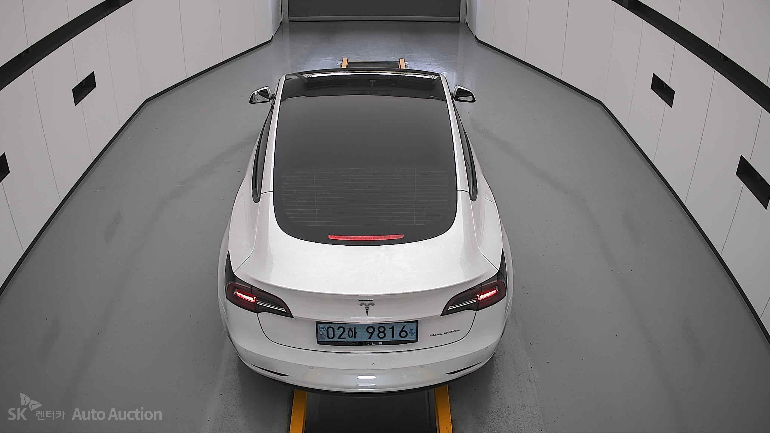 2022 - tesla model 3