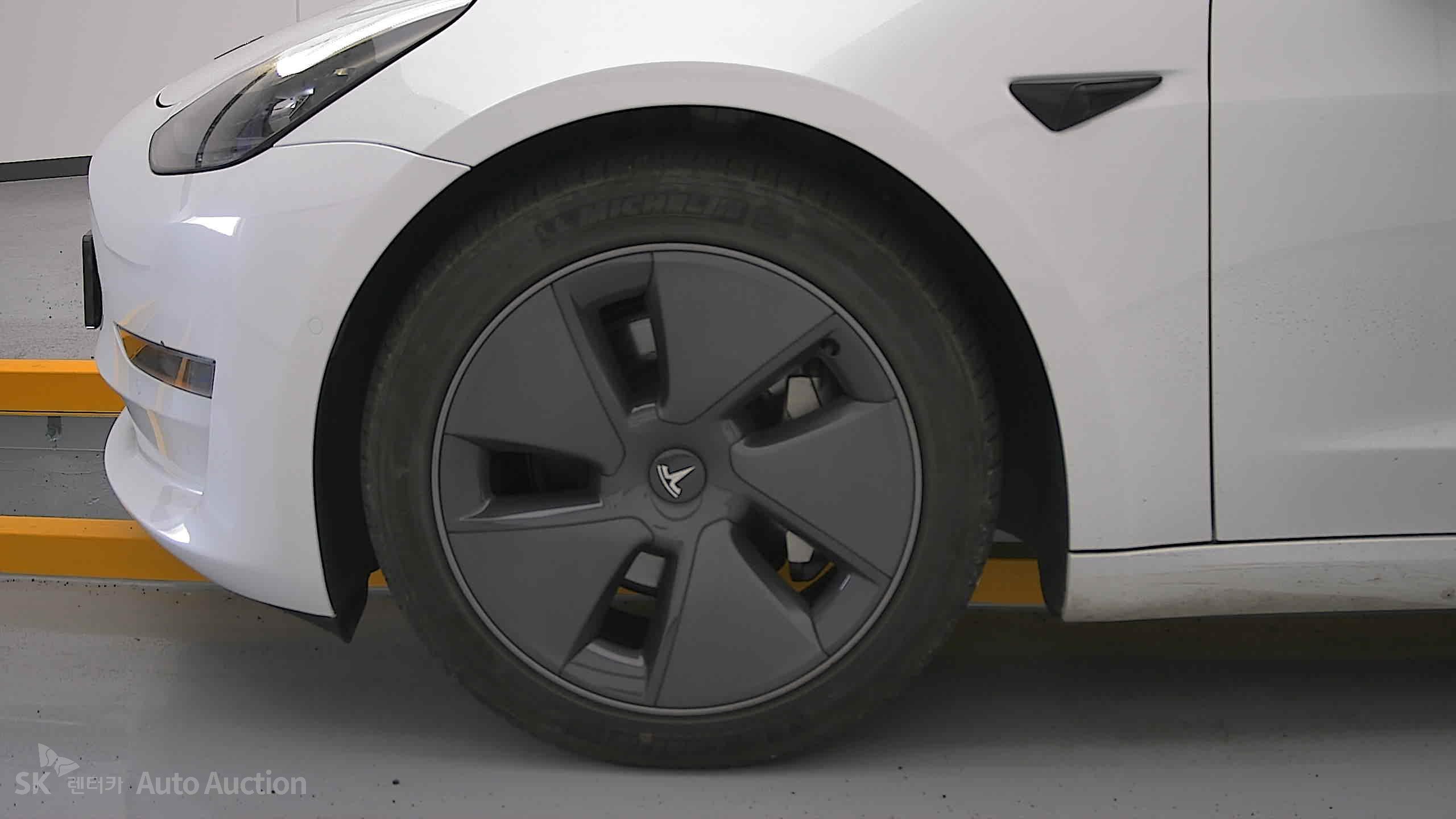 2022 - tesla model 3