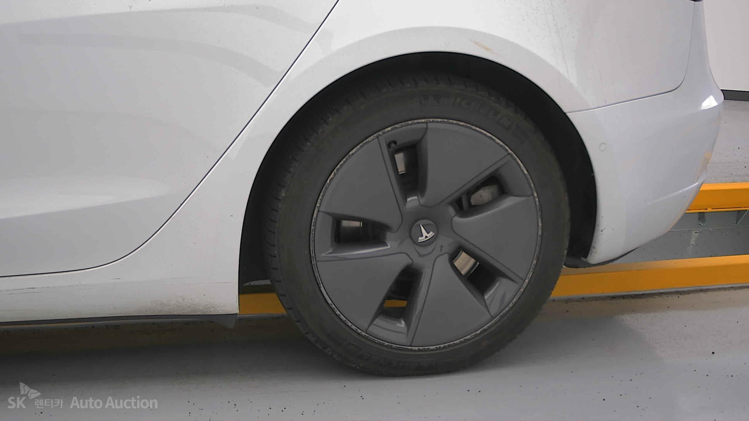 2022 - tesla model 3