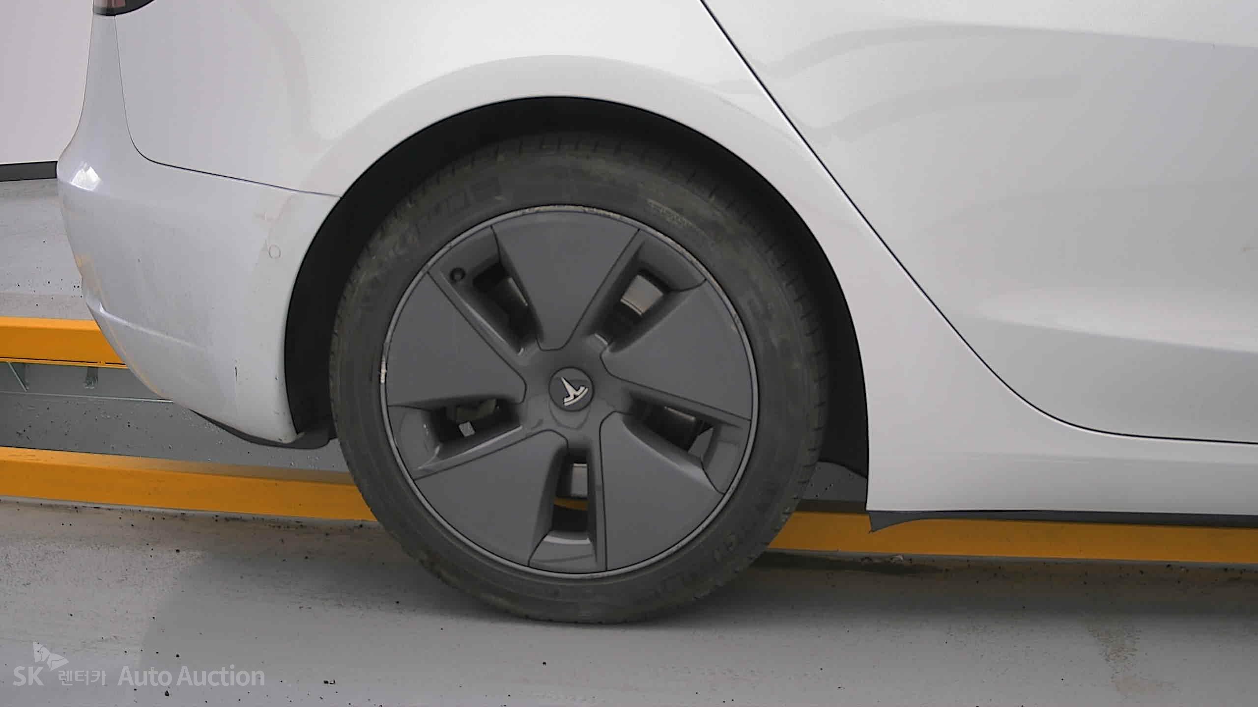 2022 - tesla model 3