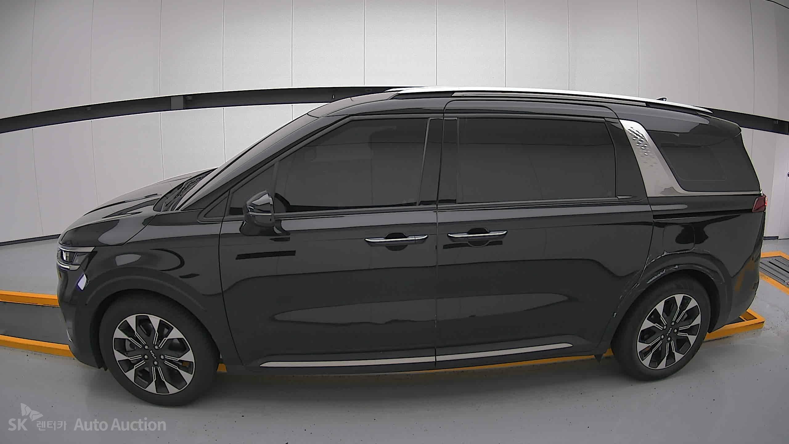 2023 - kia carnival