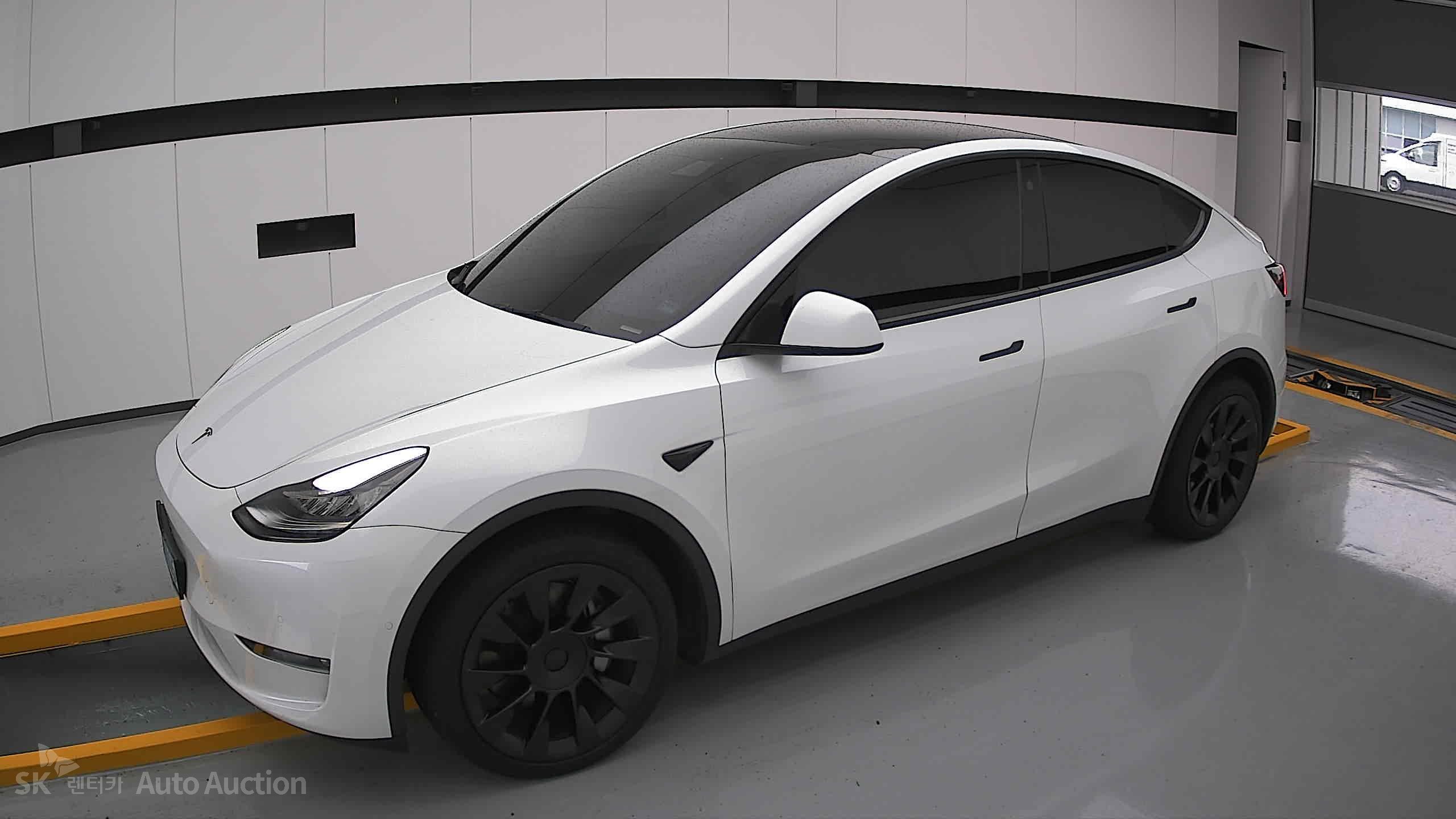 2022 - tesla model y