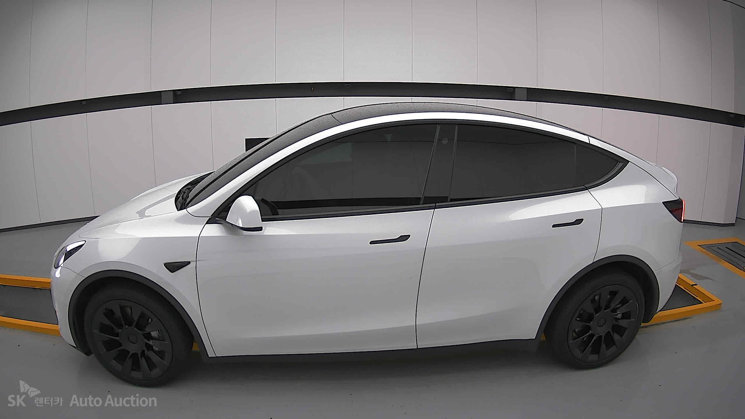2022 - tesla model y