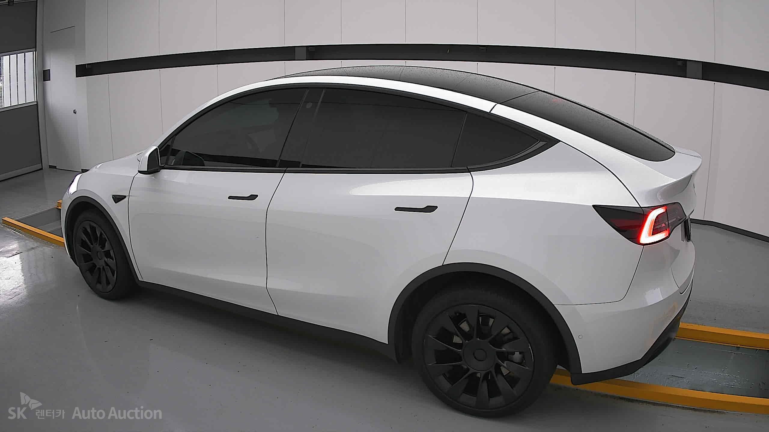 2022 - tesla model y