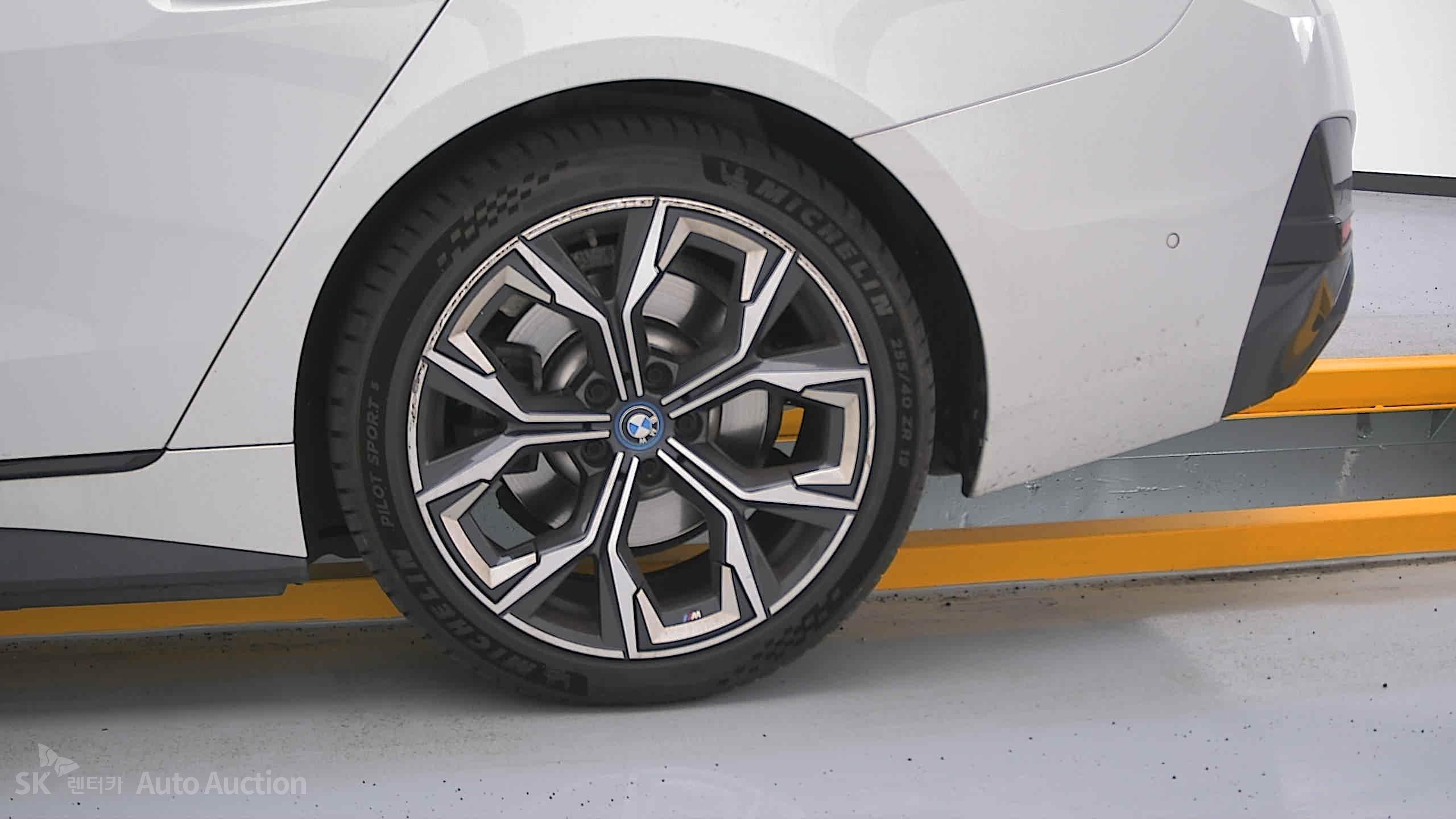 2022 - bmw i4 edrive40