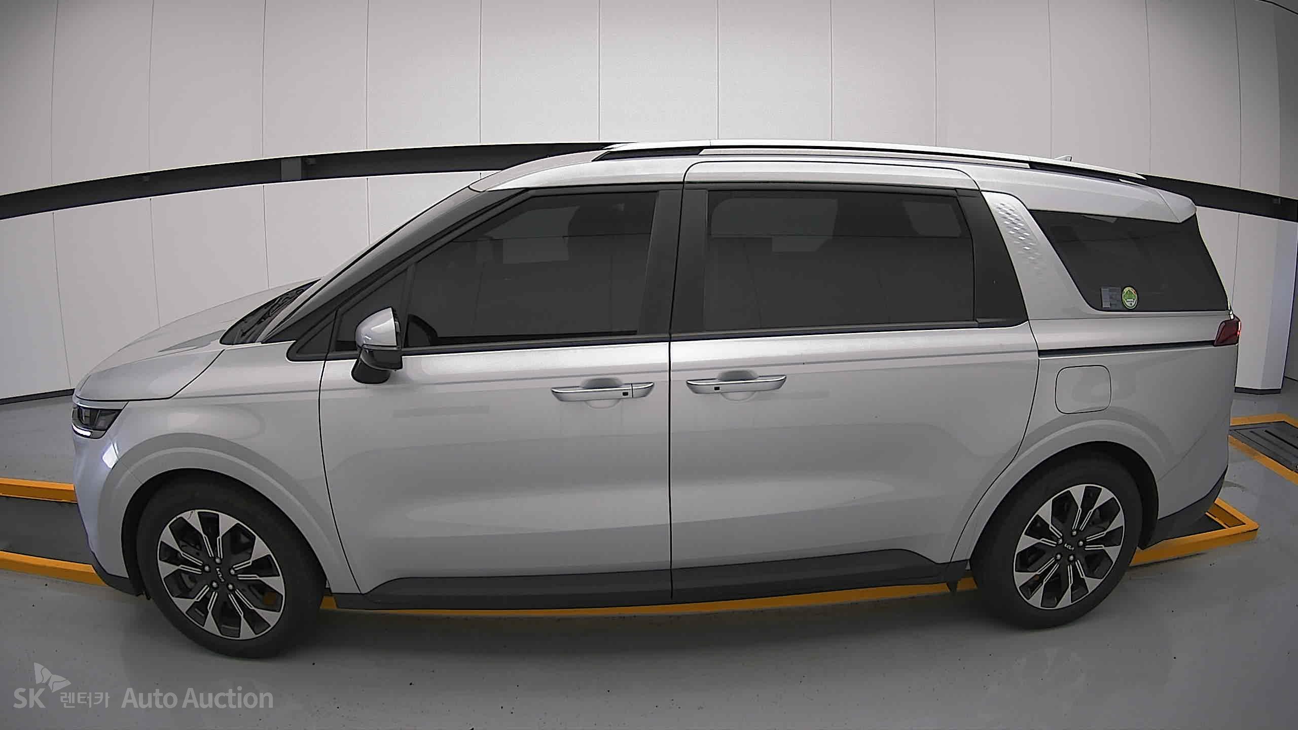 2022 - kia carnival