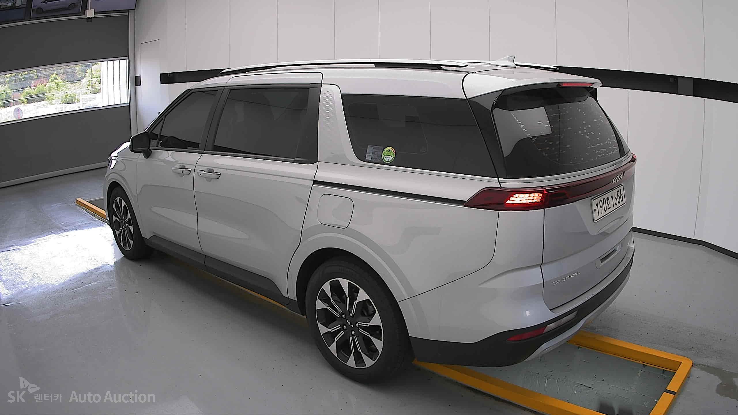 2022 - kia carnival