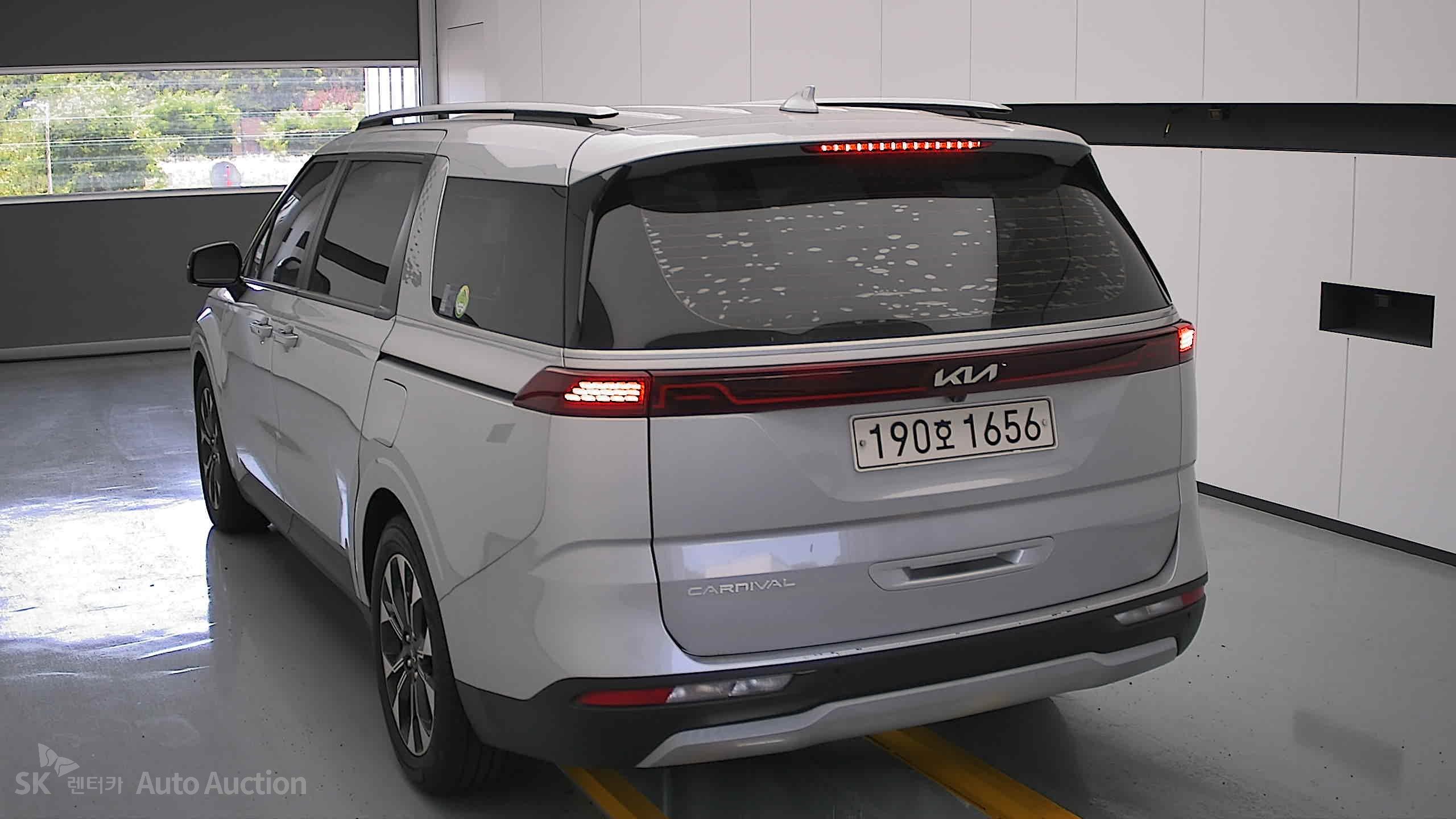 2022 - kia carnival