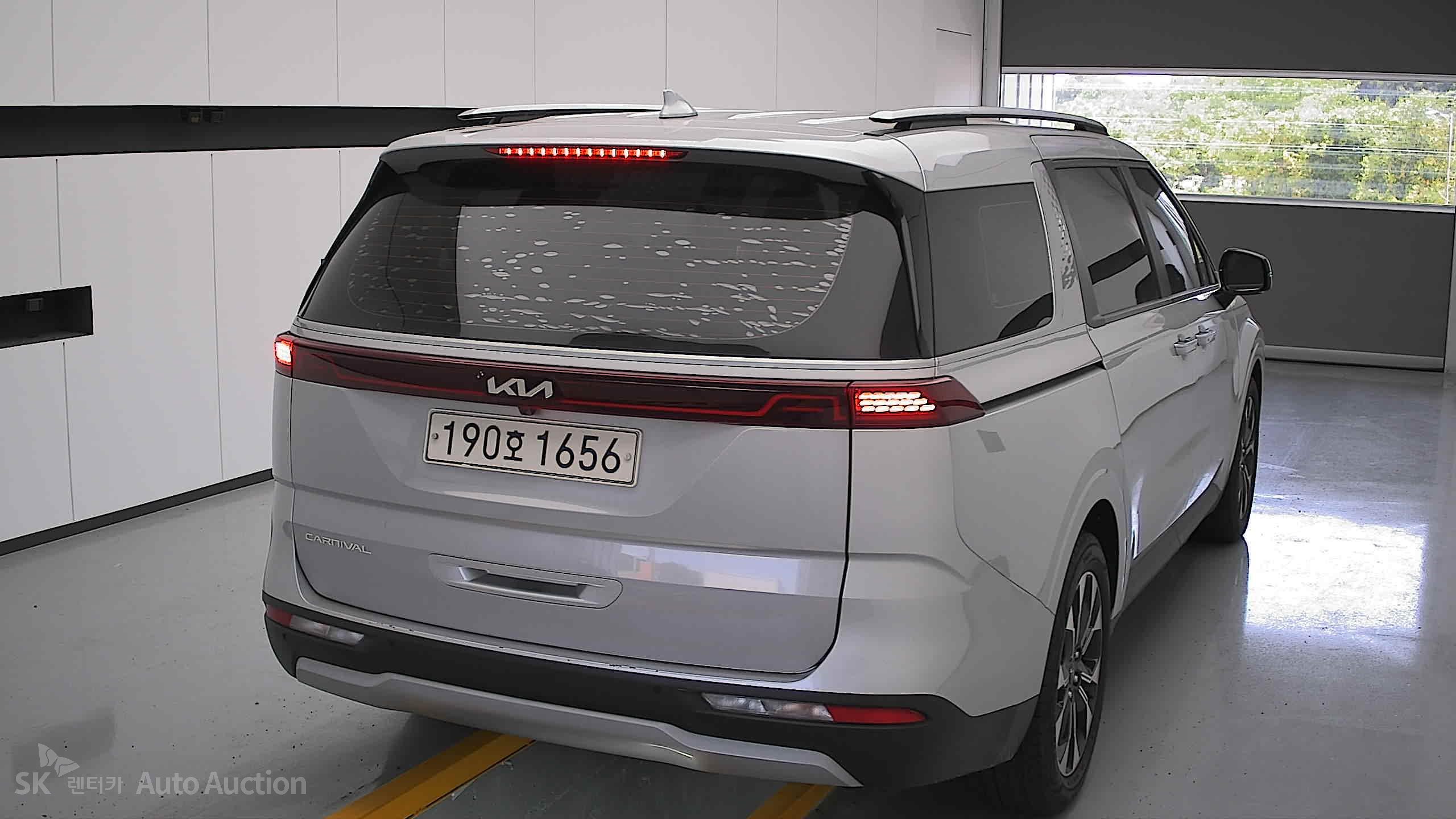 2022 - kia carnival