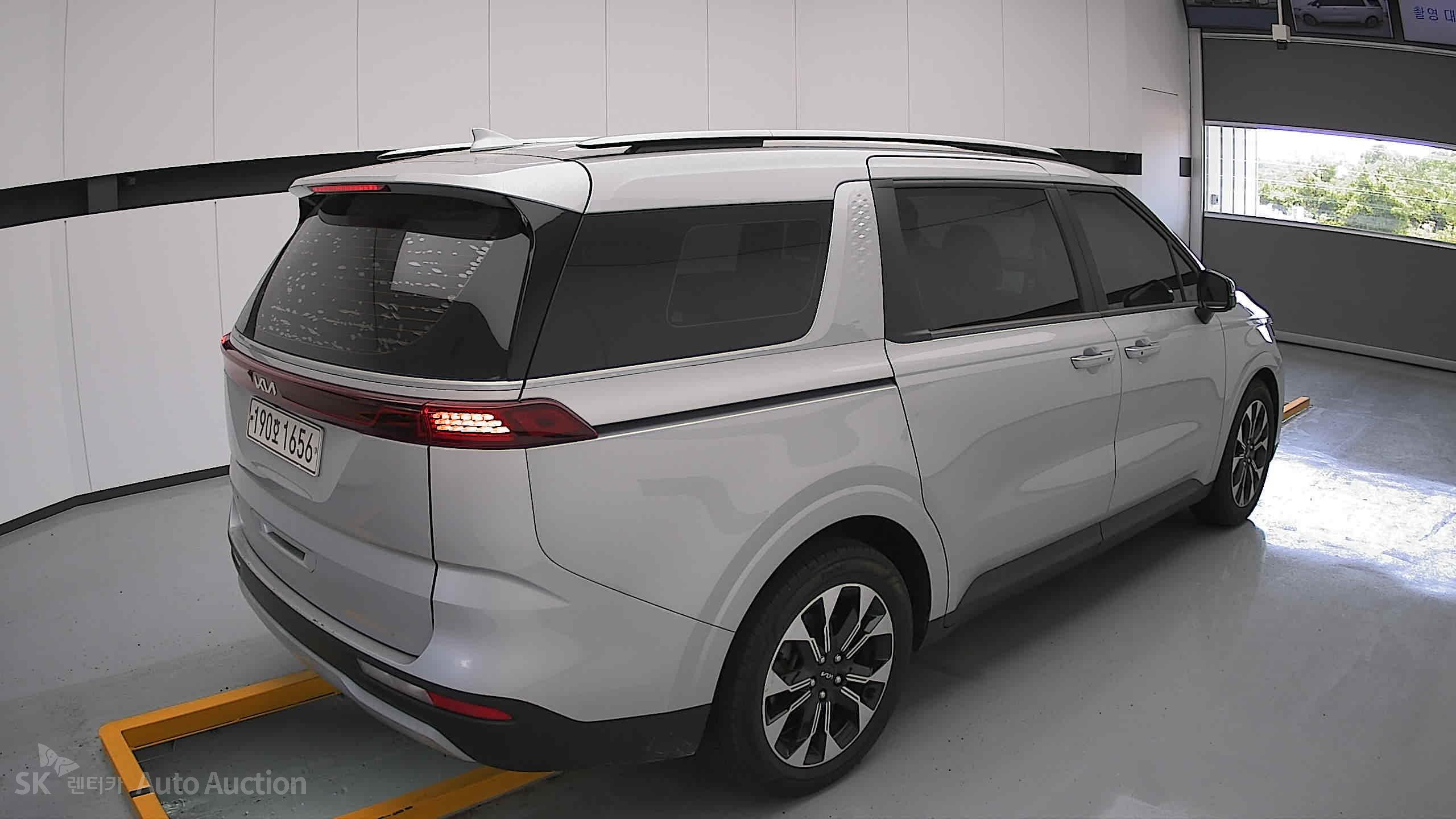 2022 - kia carnival