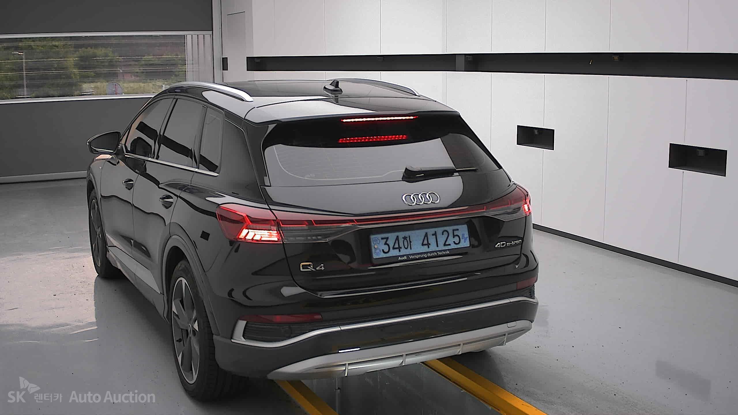 2022 - audi q4