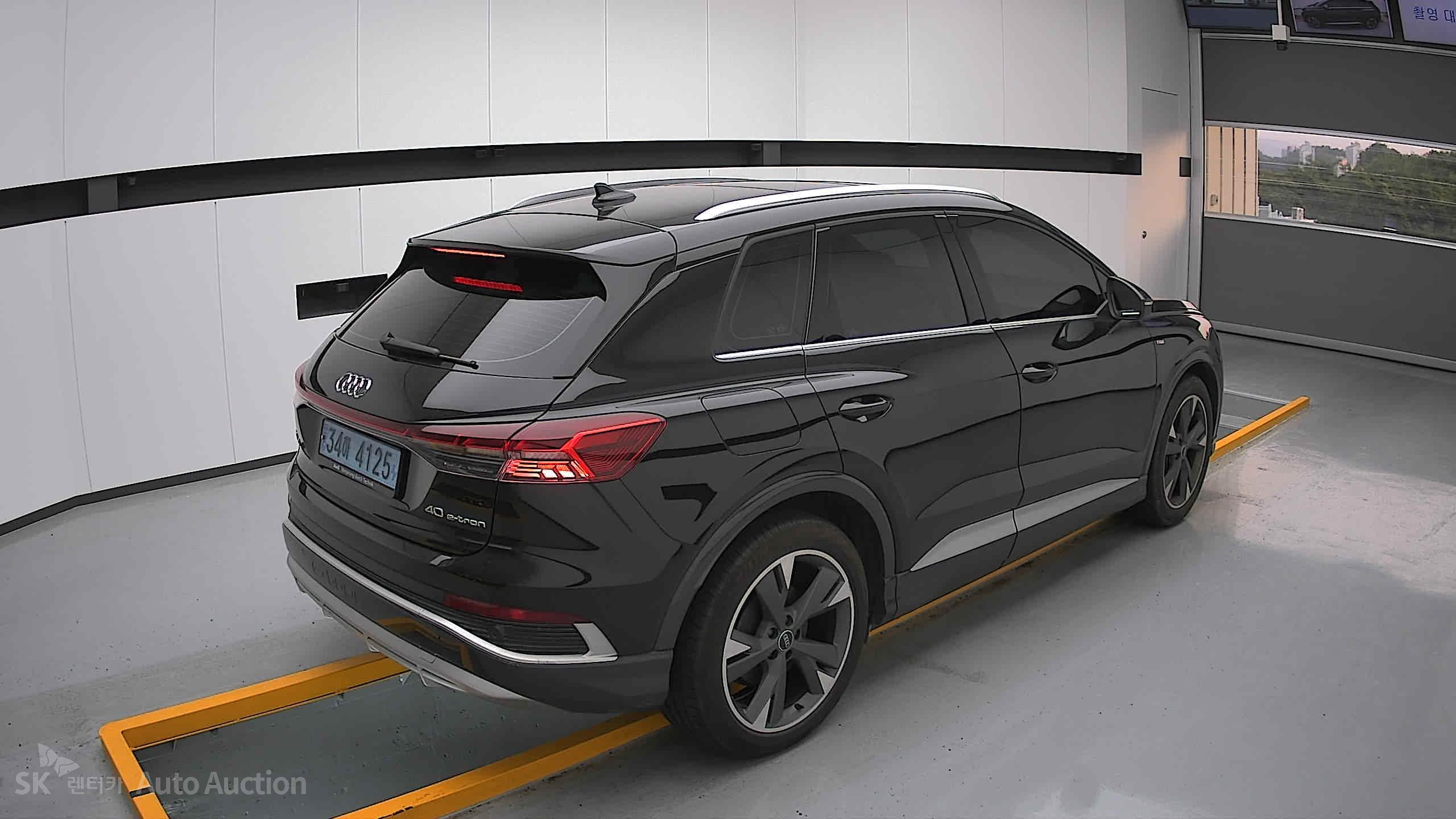 2022 - audi q4