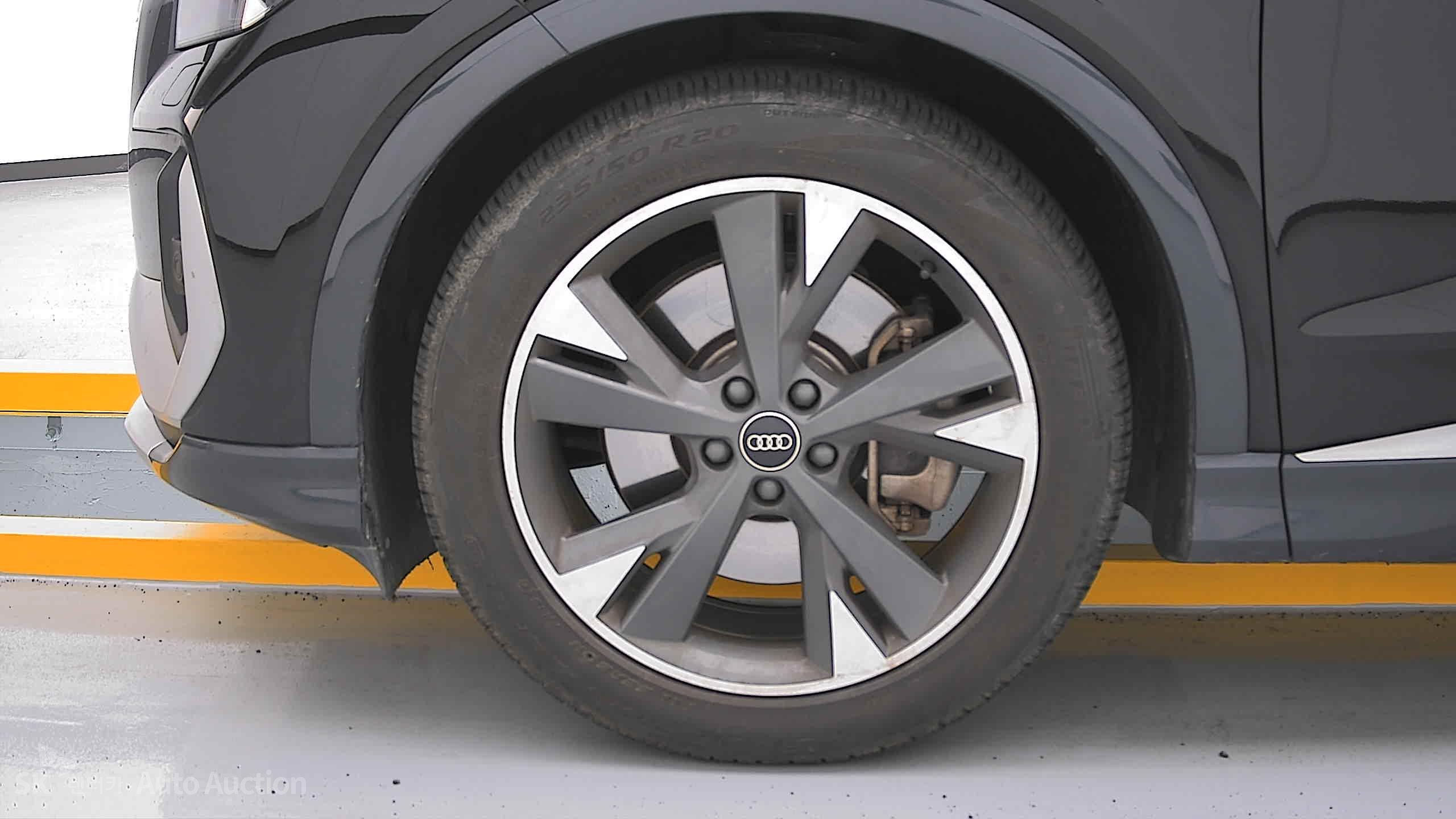 2022 - audi q4