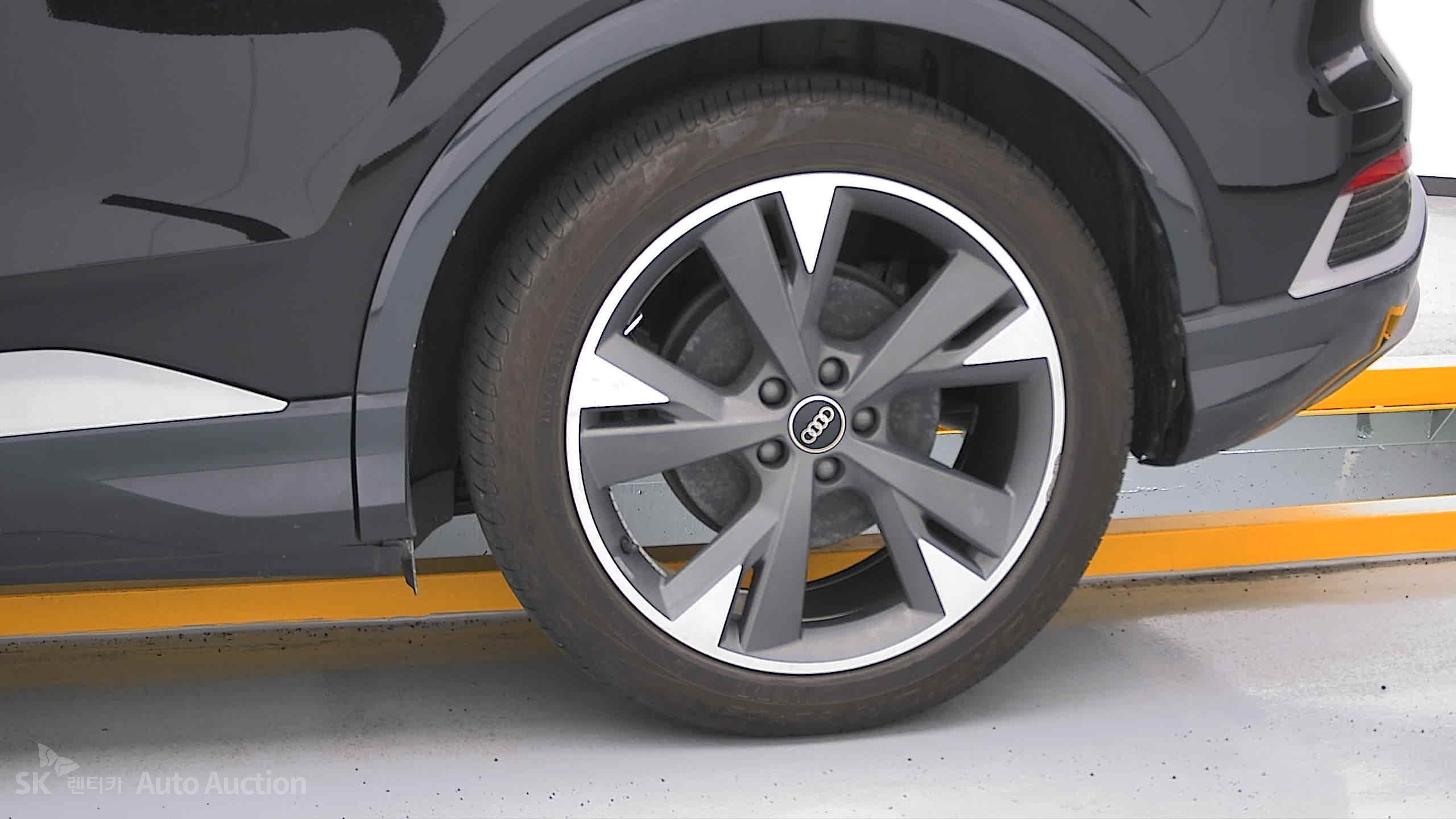 2022 - audi q4