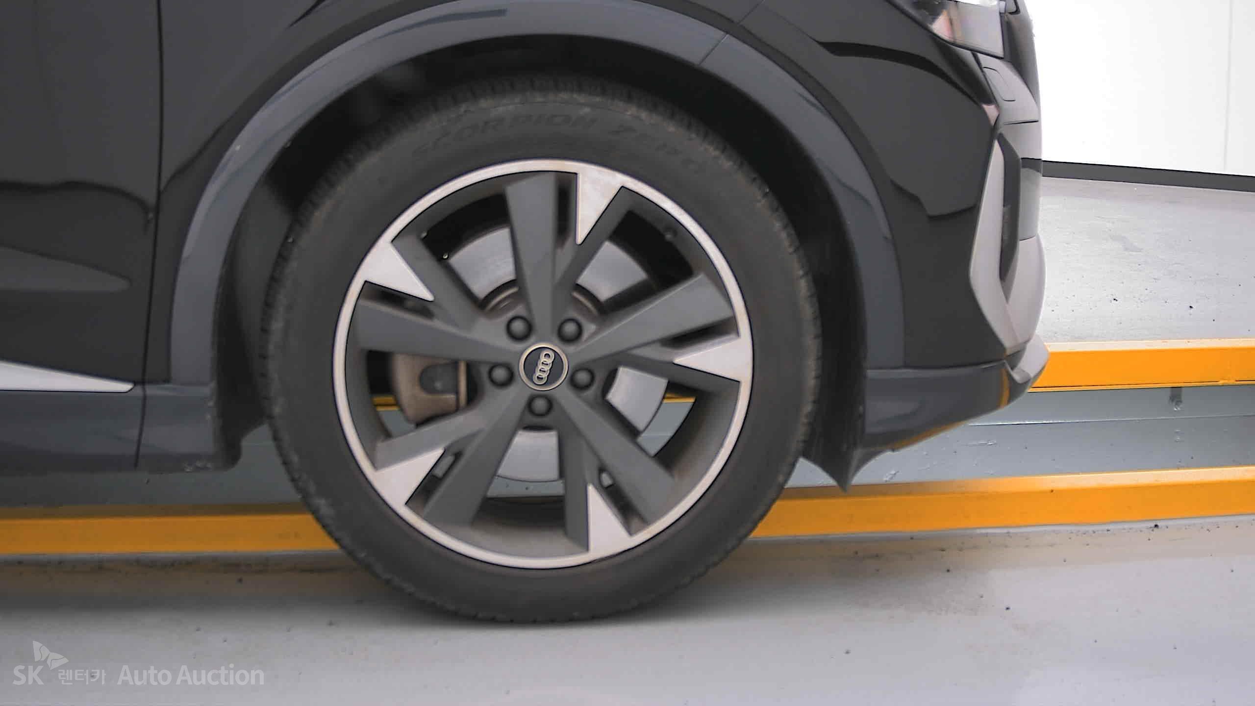 2022 - audi q4