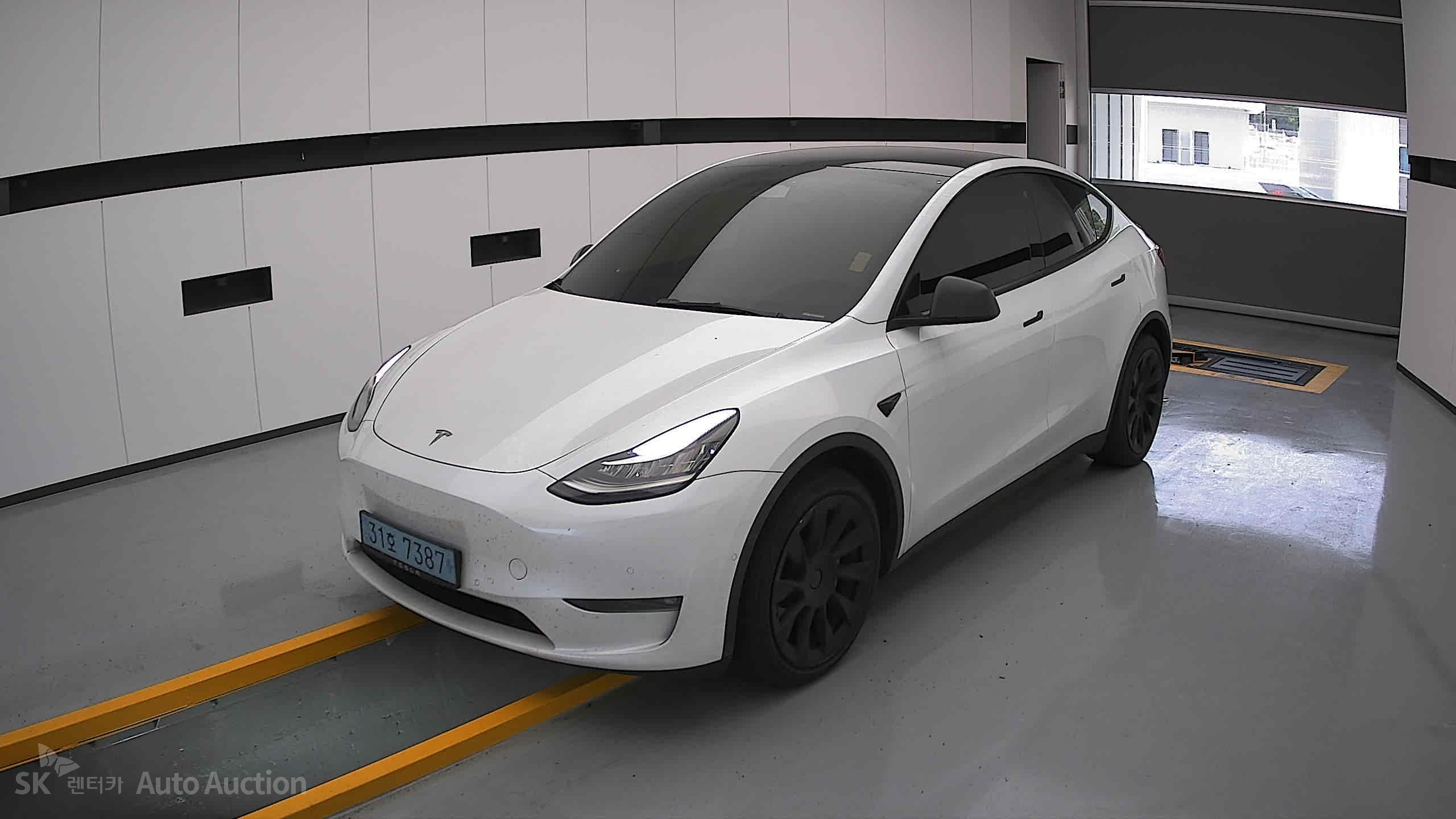 2022 - tesla model y