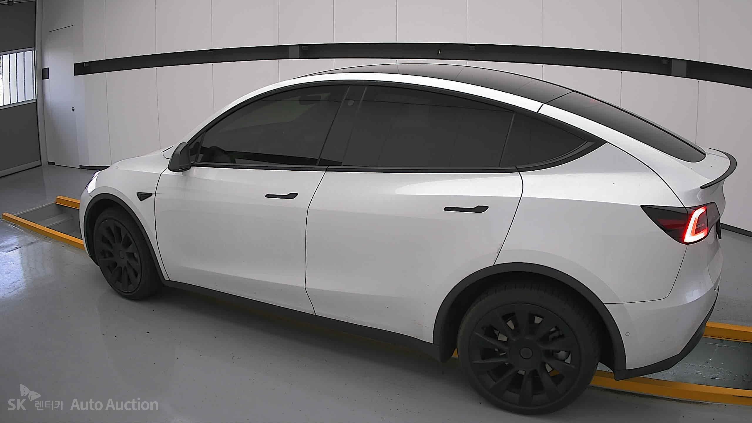 2022 - tesla model y