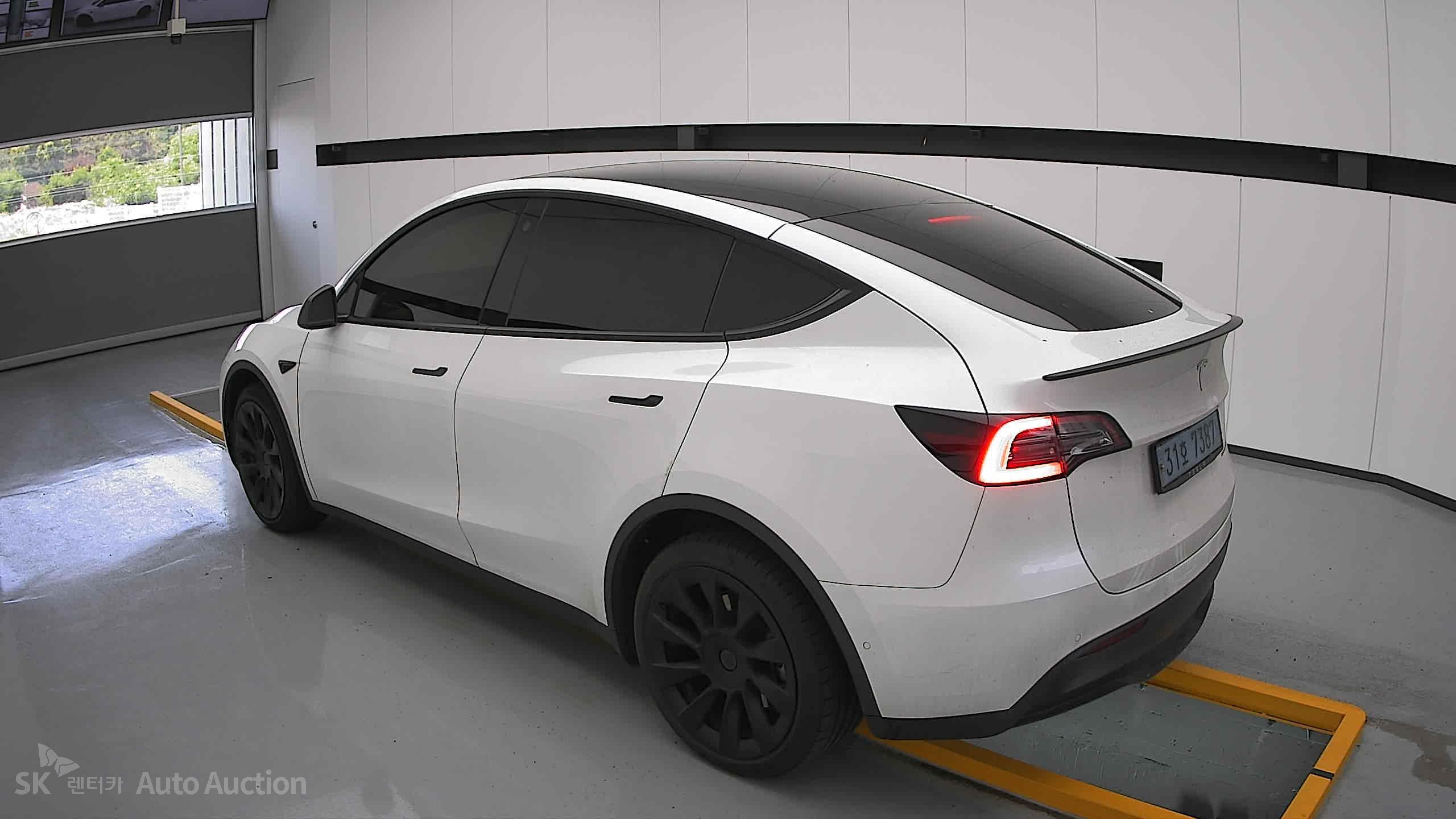 2022 - tesla model y
