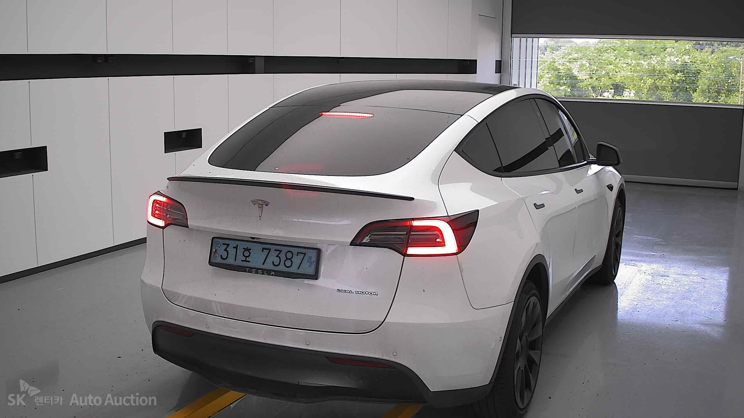 2022 - tesla model y